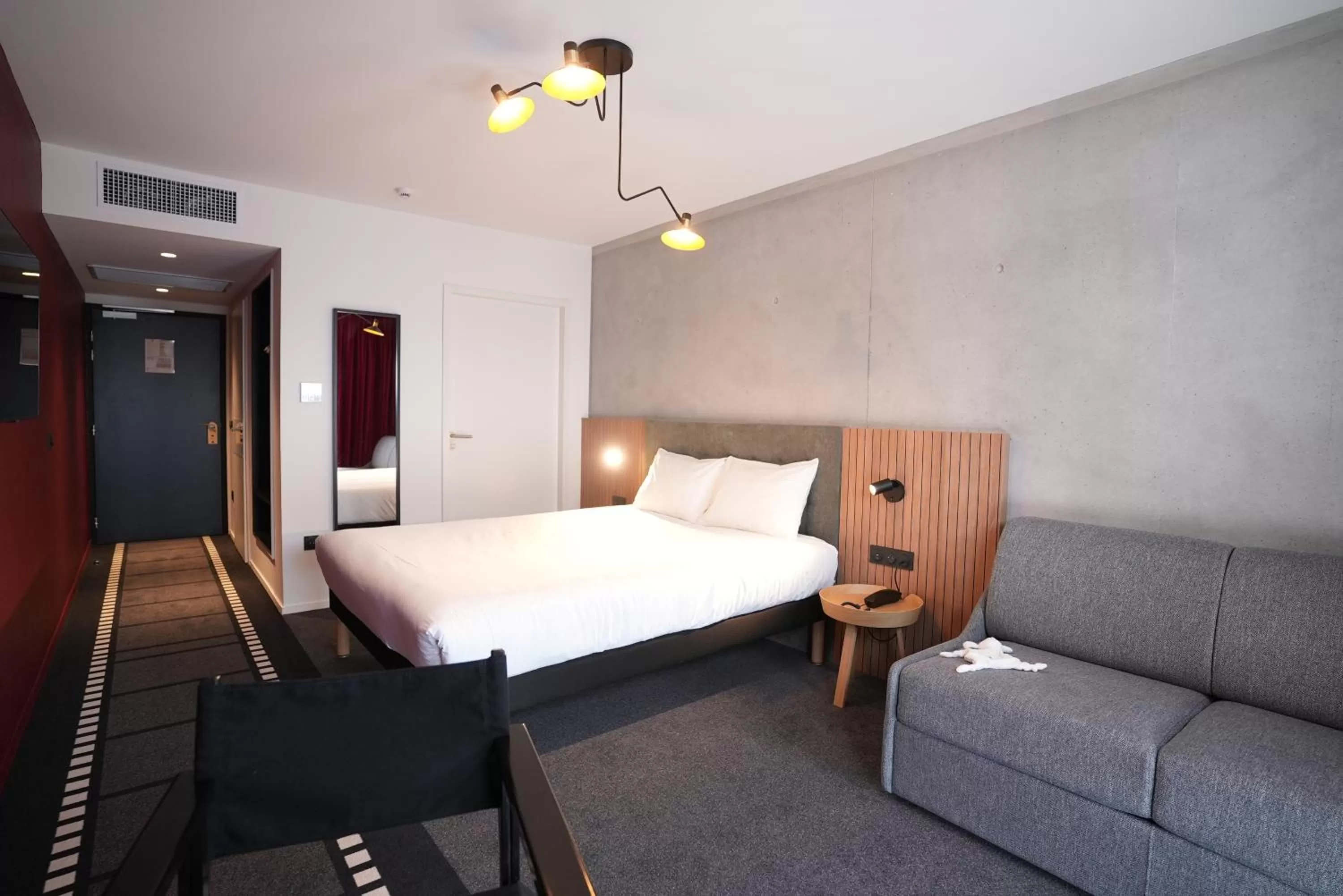 Bedroom, Bed in ibis Styles Lens Centre Gare