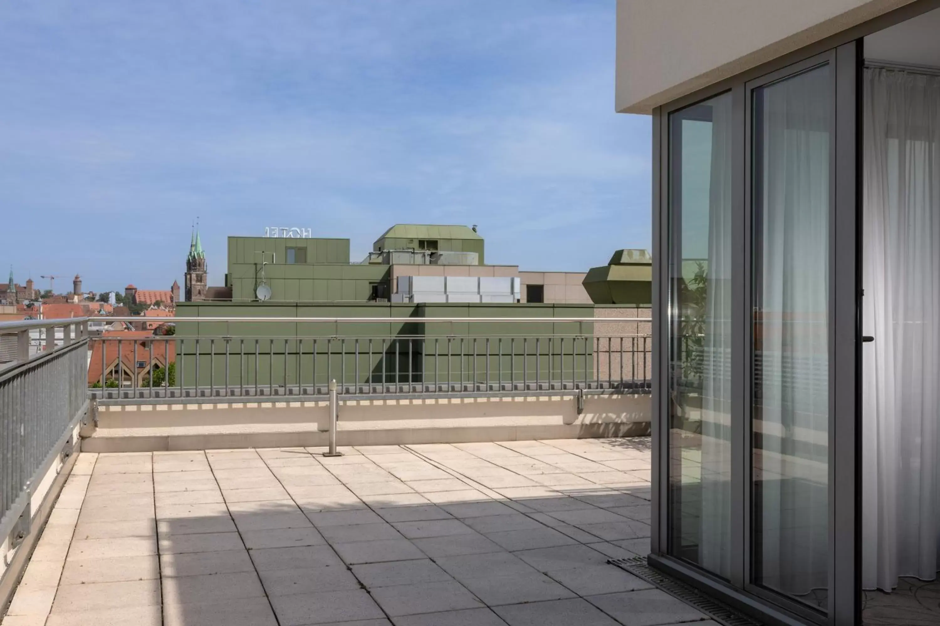 Photo of the whole room, Balcony/Terrace in Sheraton Carlton Nuernberg