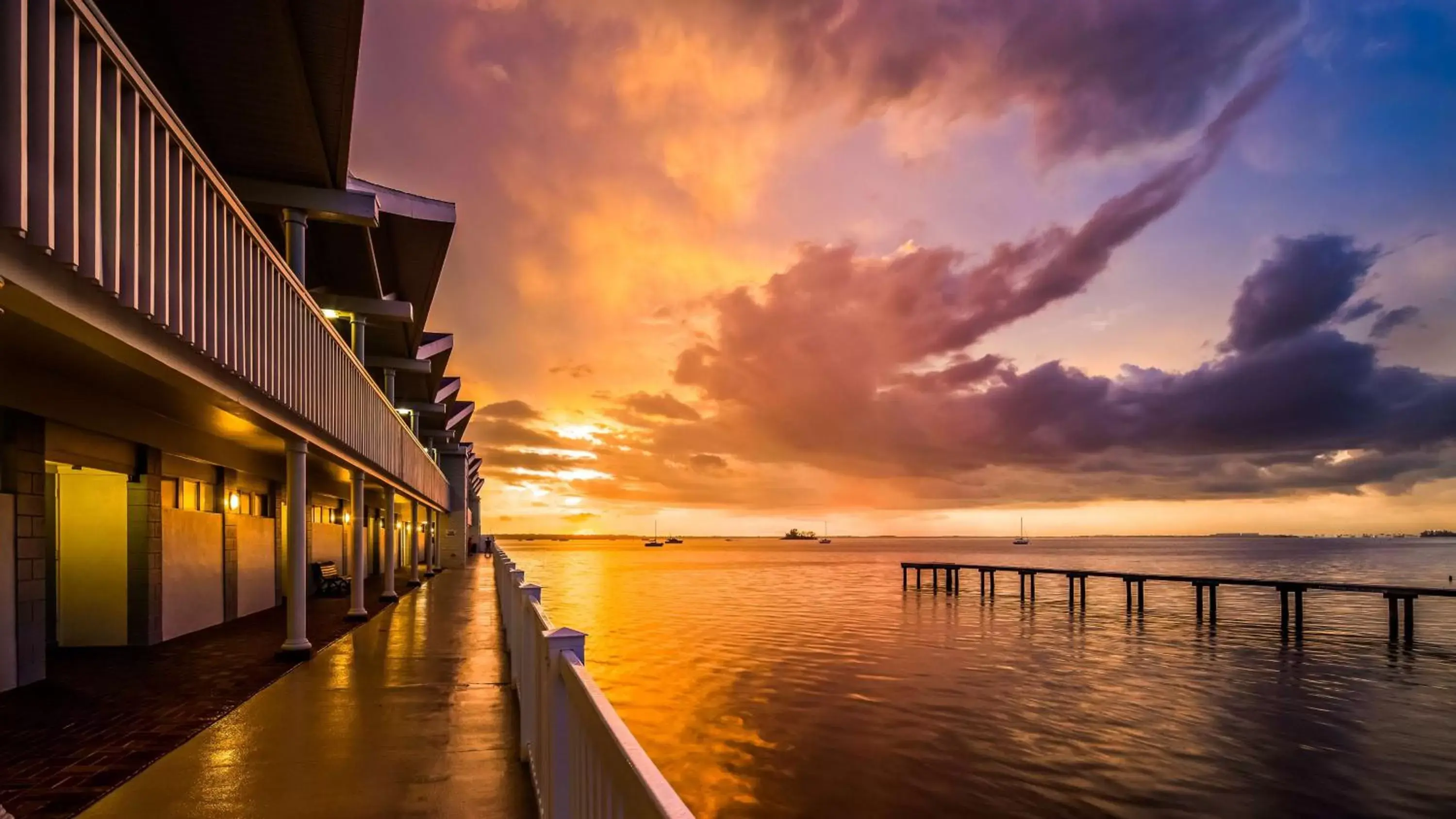 Property building, Sunrise/Sunset in Best Western Plus Yacht Harbor Inn