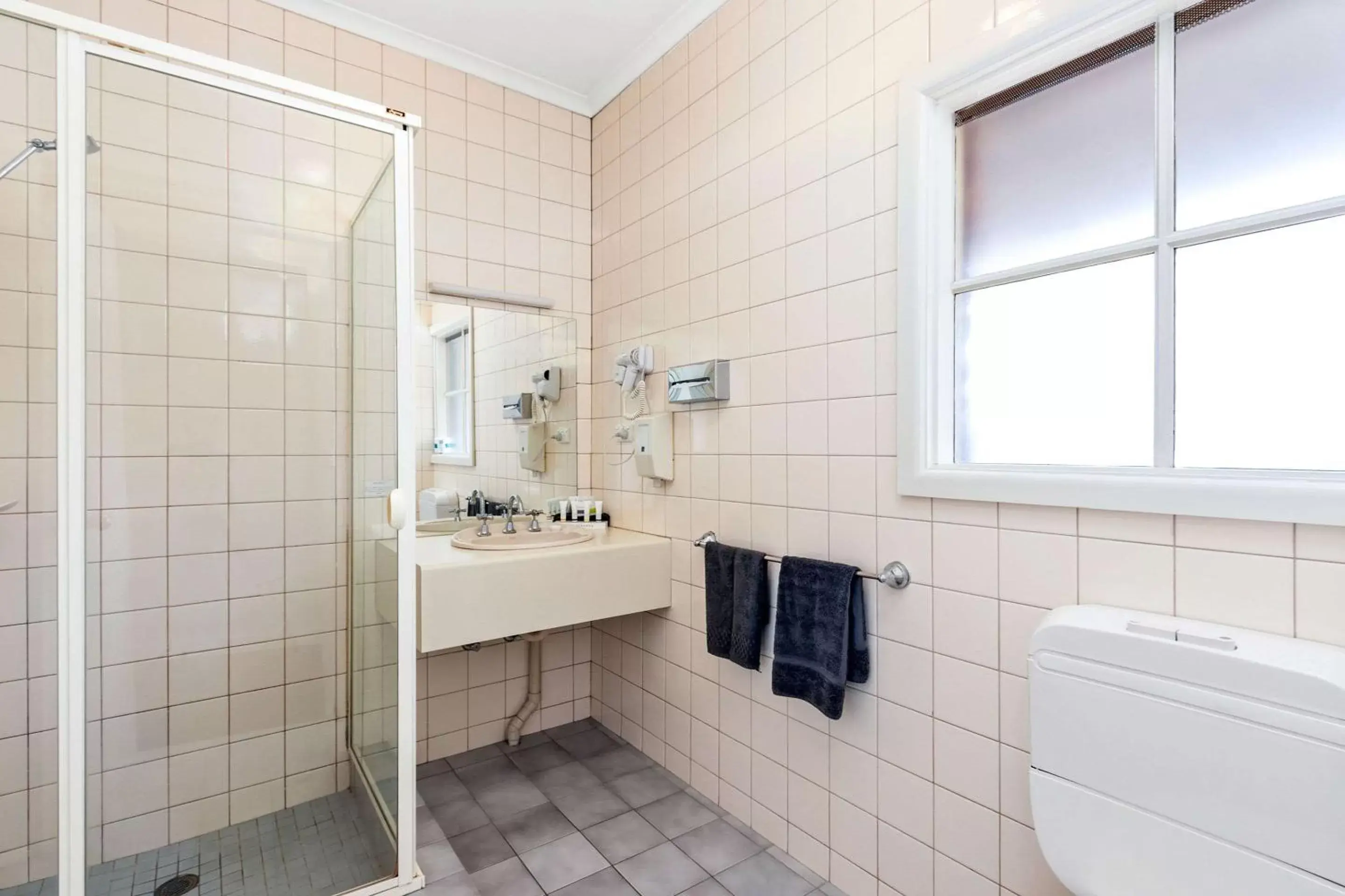 Bathroom in Comfort Inn Greensborough