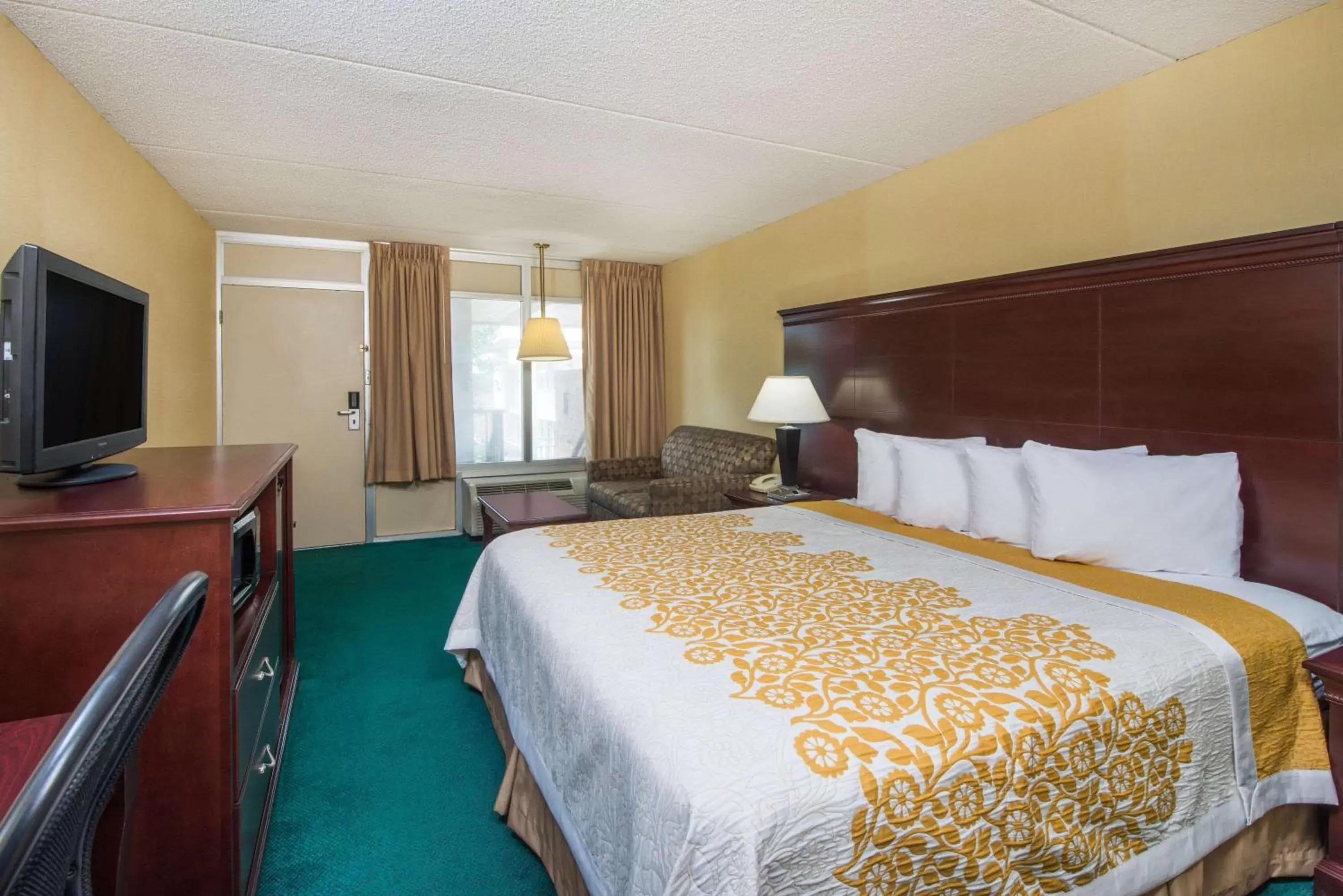 Photo of the whole room, Bed in Days Inn by Wyndham Paducah