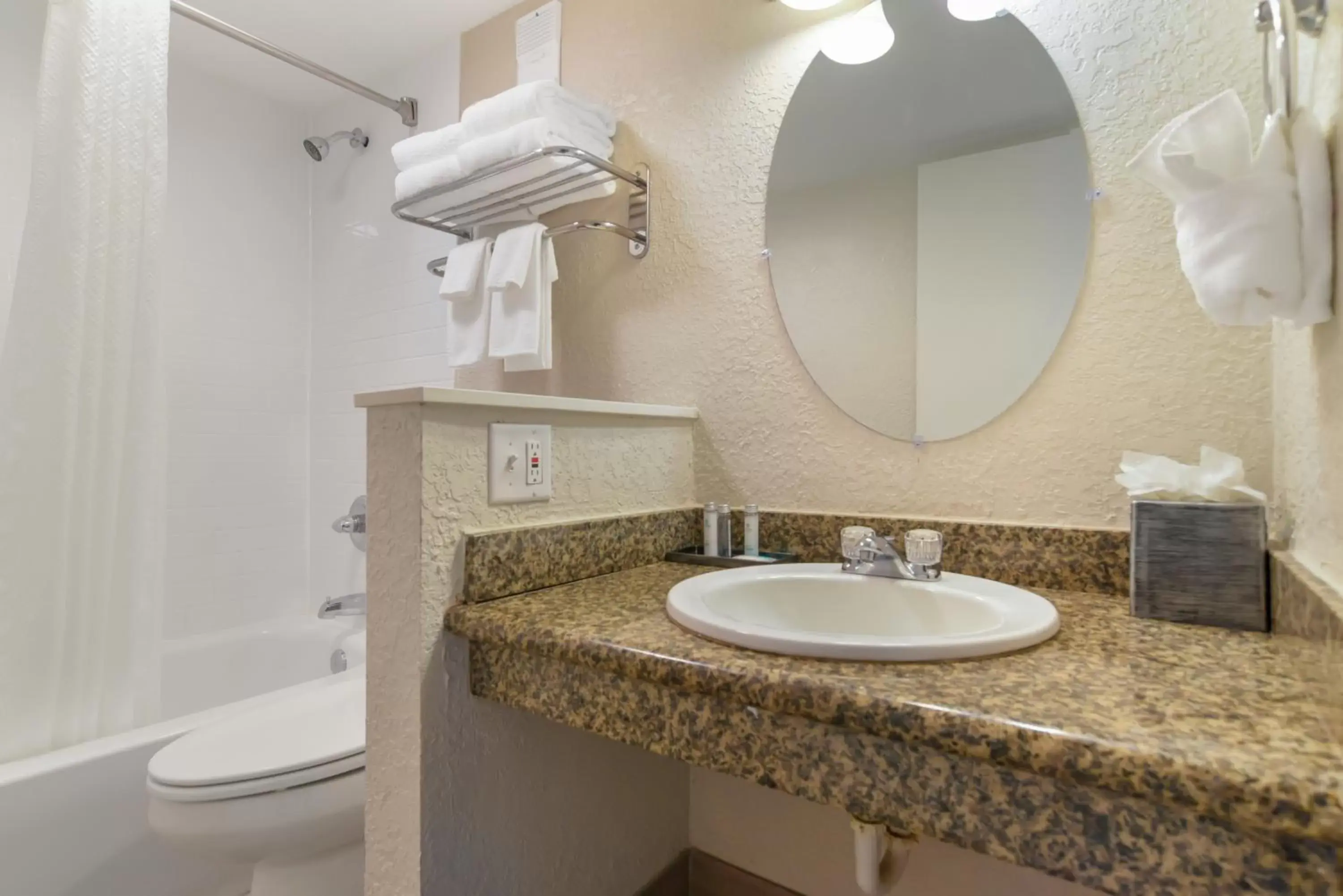 Toilet, Bathroom in Inn on Destin Harbor, Ascend Hotel Collection