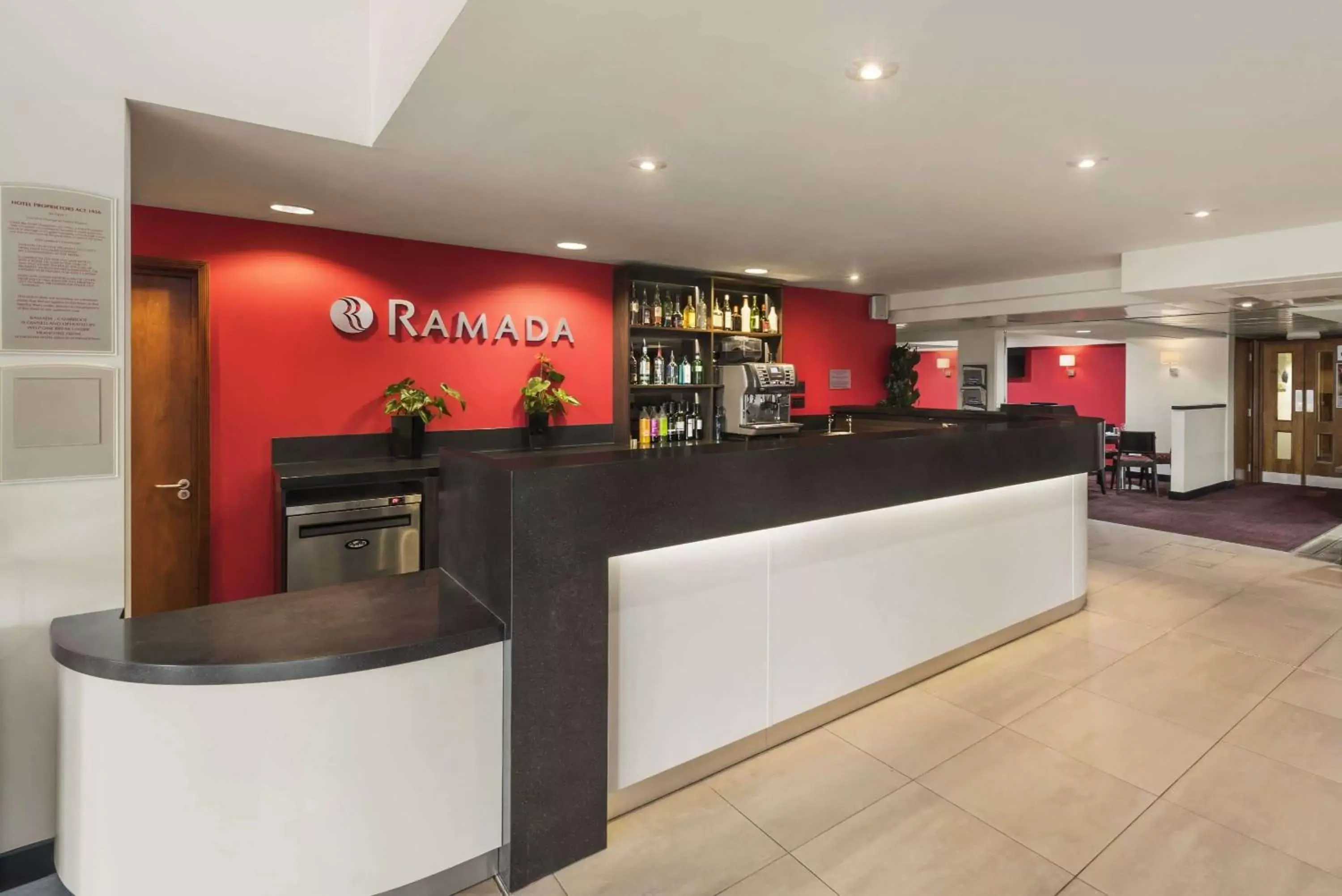 Lobby or reception in Ramada Cambridge