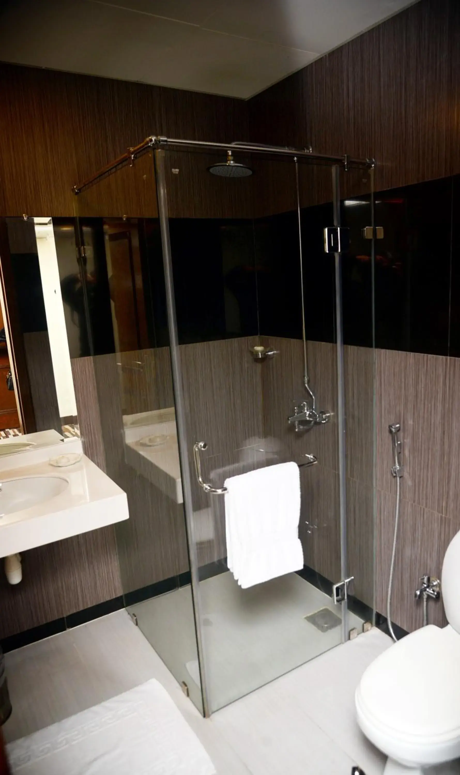 Bathroom in Avari Xpress Gulberg