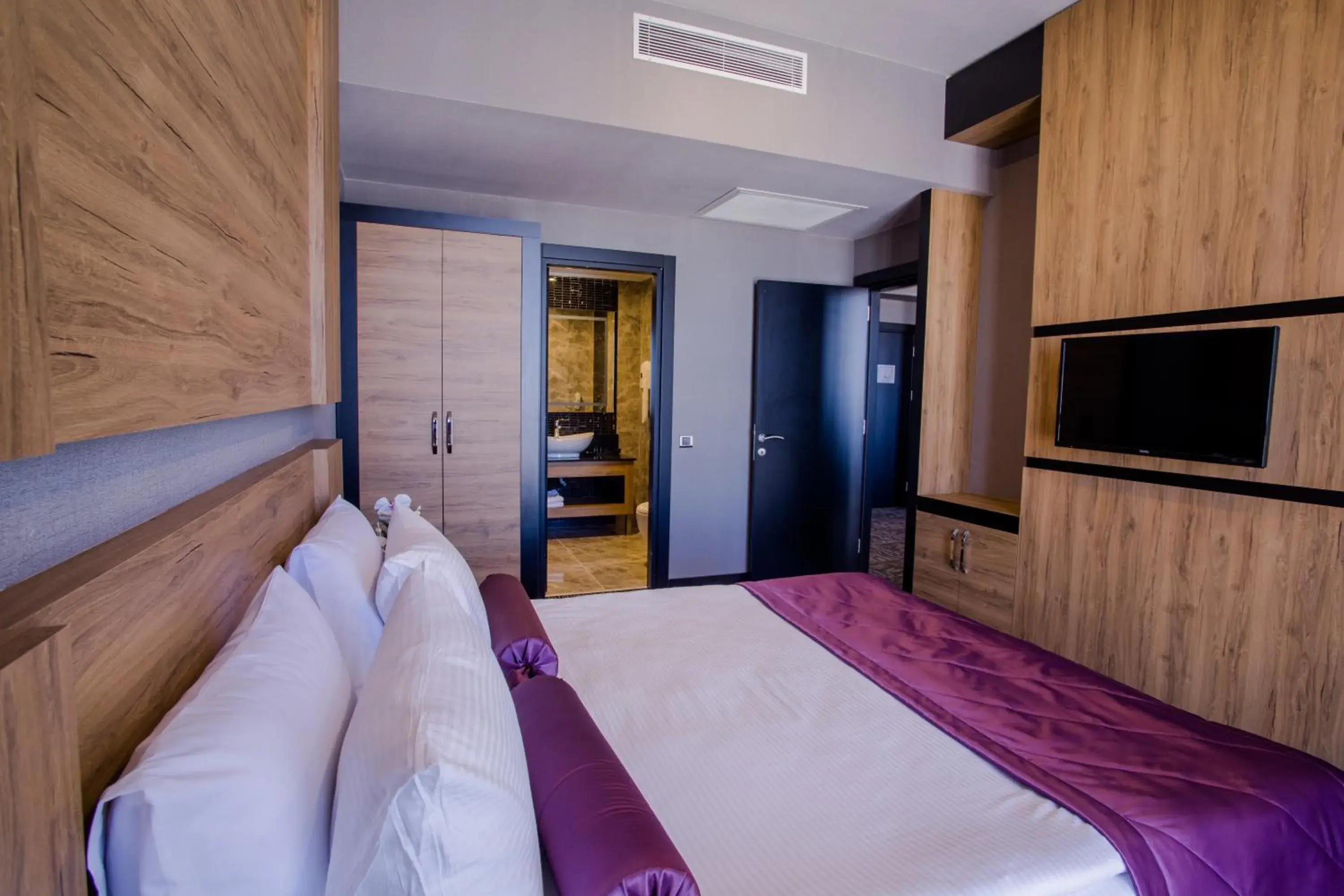 Bedroom, Bed in Sky Business Hotel & Spa