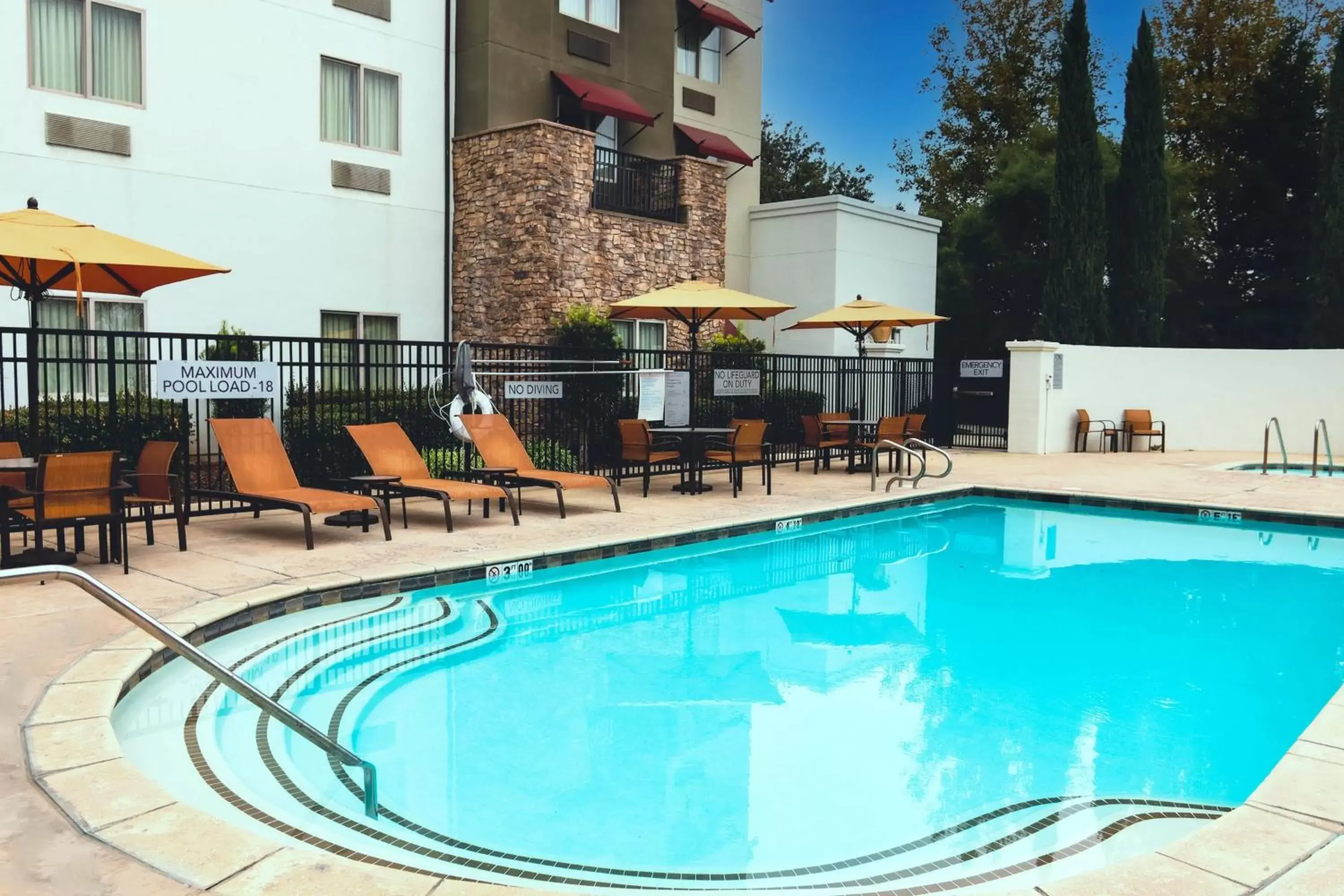 Swimming Pool in Courtyard by Marriott Paso Robles