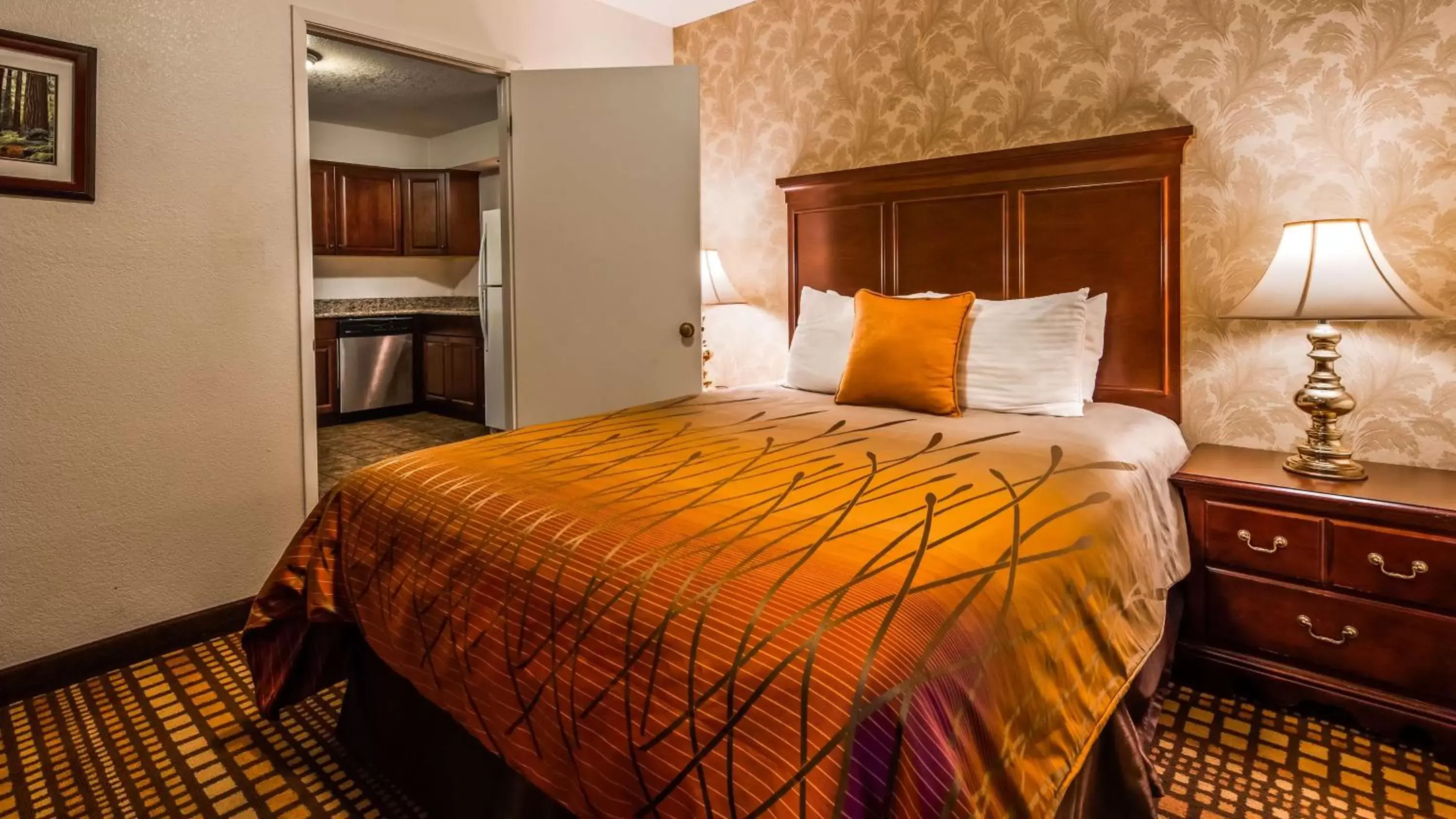 Photo of the whole room, Bed in Best Western Plus Humboldt House Inn Photo of the whole room, Bed in Best Western Plus Humboldt House Inn