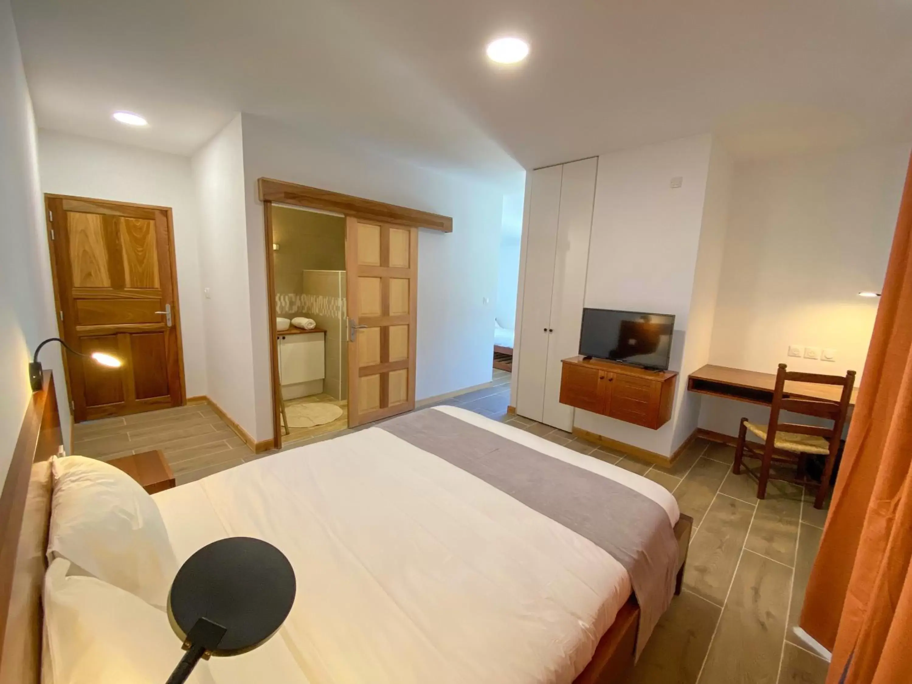 Deluxe Room (2 Adults + 1 Child) in Gîte le Fouquet Deluxe Room (2 Adults + 1 Child) in Gîte le Fouquet