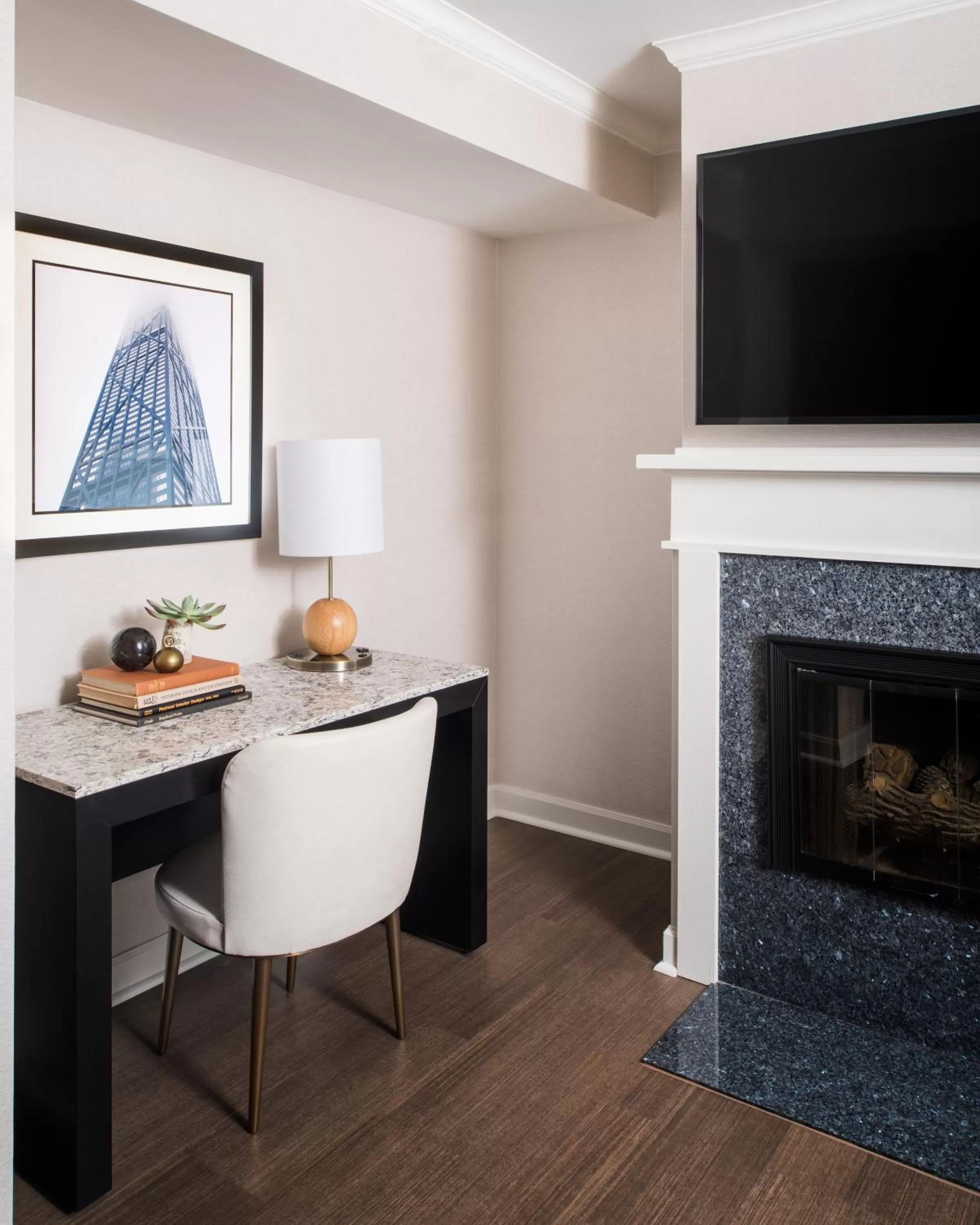 TV and multimedia in Claridge House Chicago, Tapestry Collection by Hilton