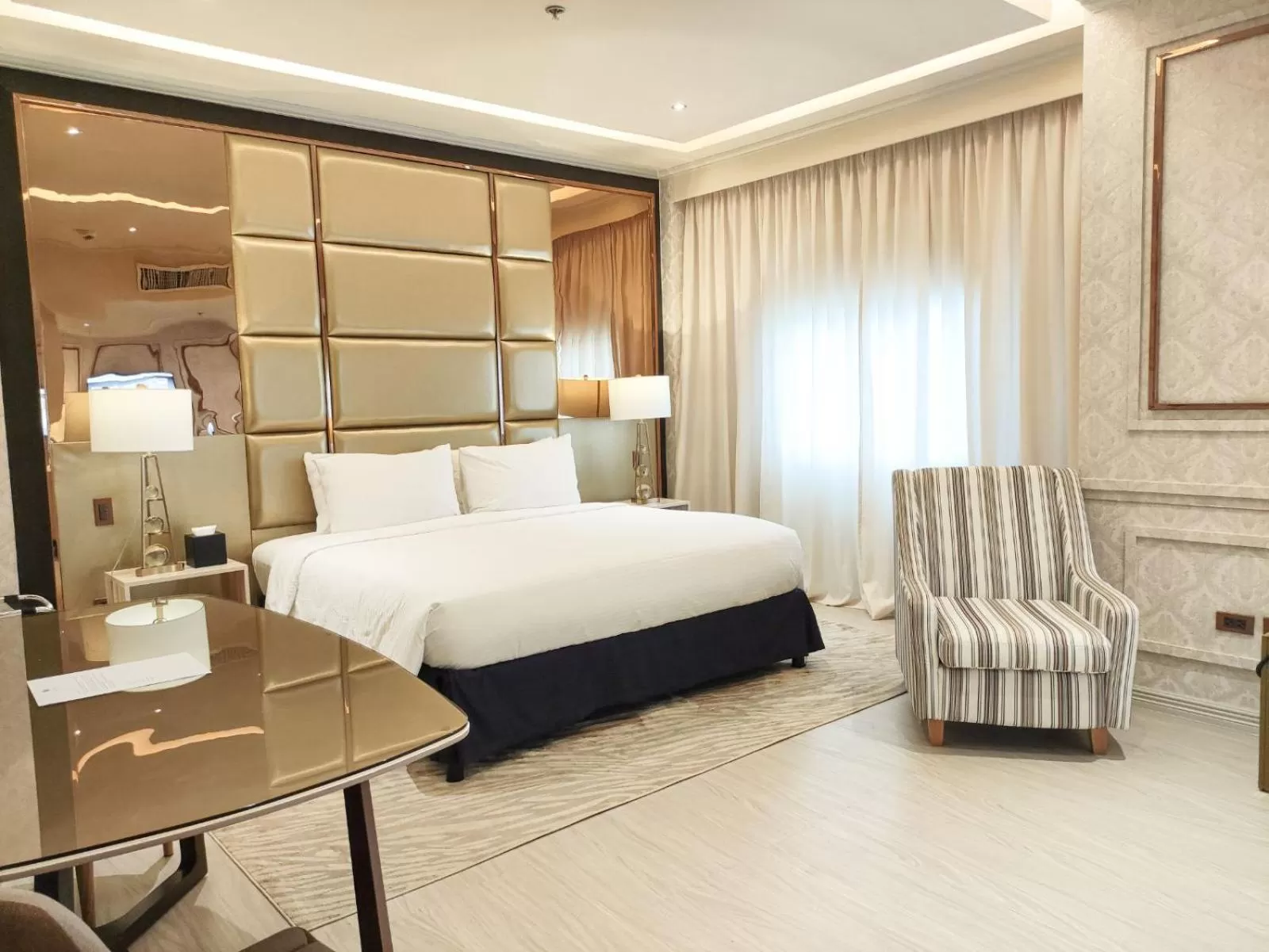 Bedroom, Bed in The Monarch Hotel