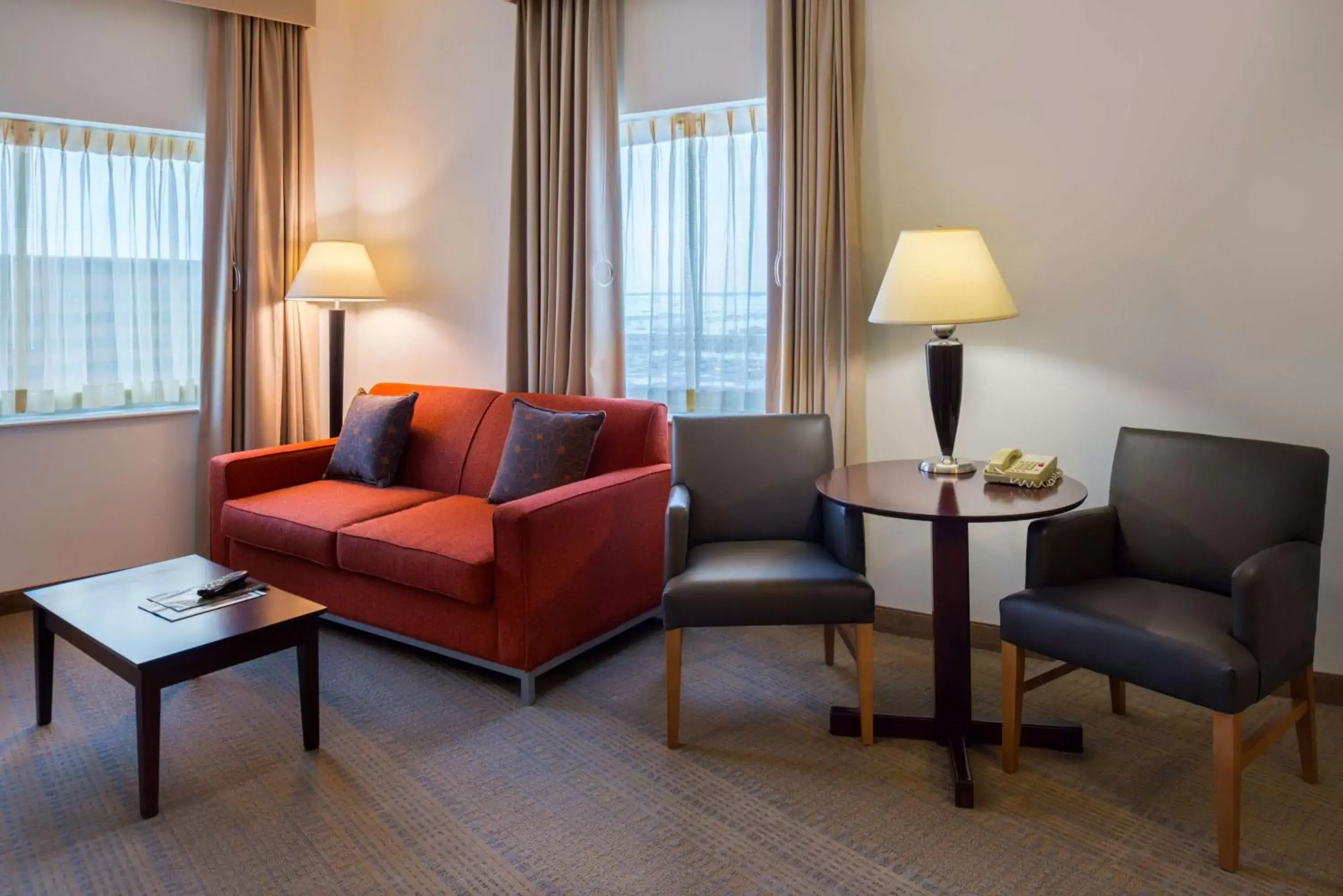 Bedroom, Seating Area in Sonesta Chicago O'Hare Airport Rosemont