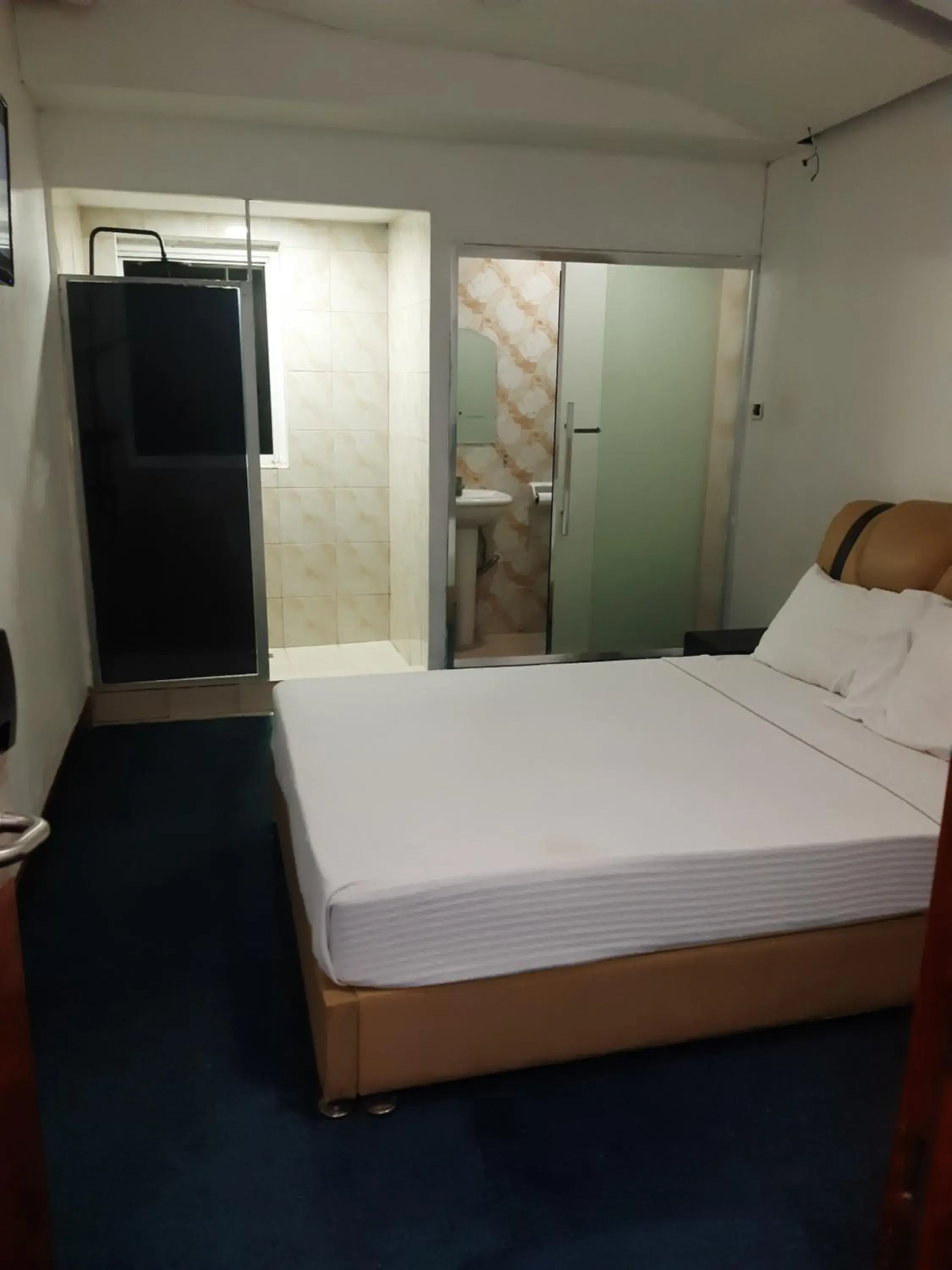 Bed in 999 Hotel Bed in 999 Hotel