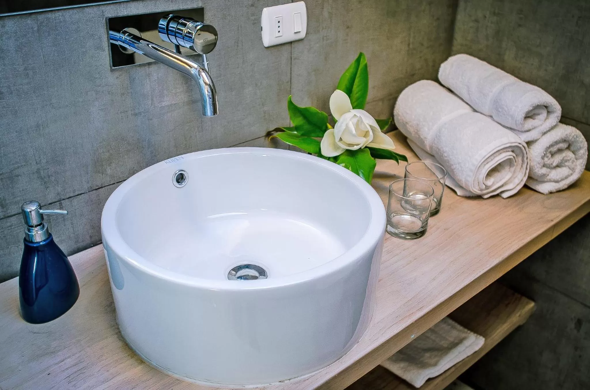 Bathroom in Family Orchard Bed & Breakfast