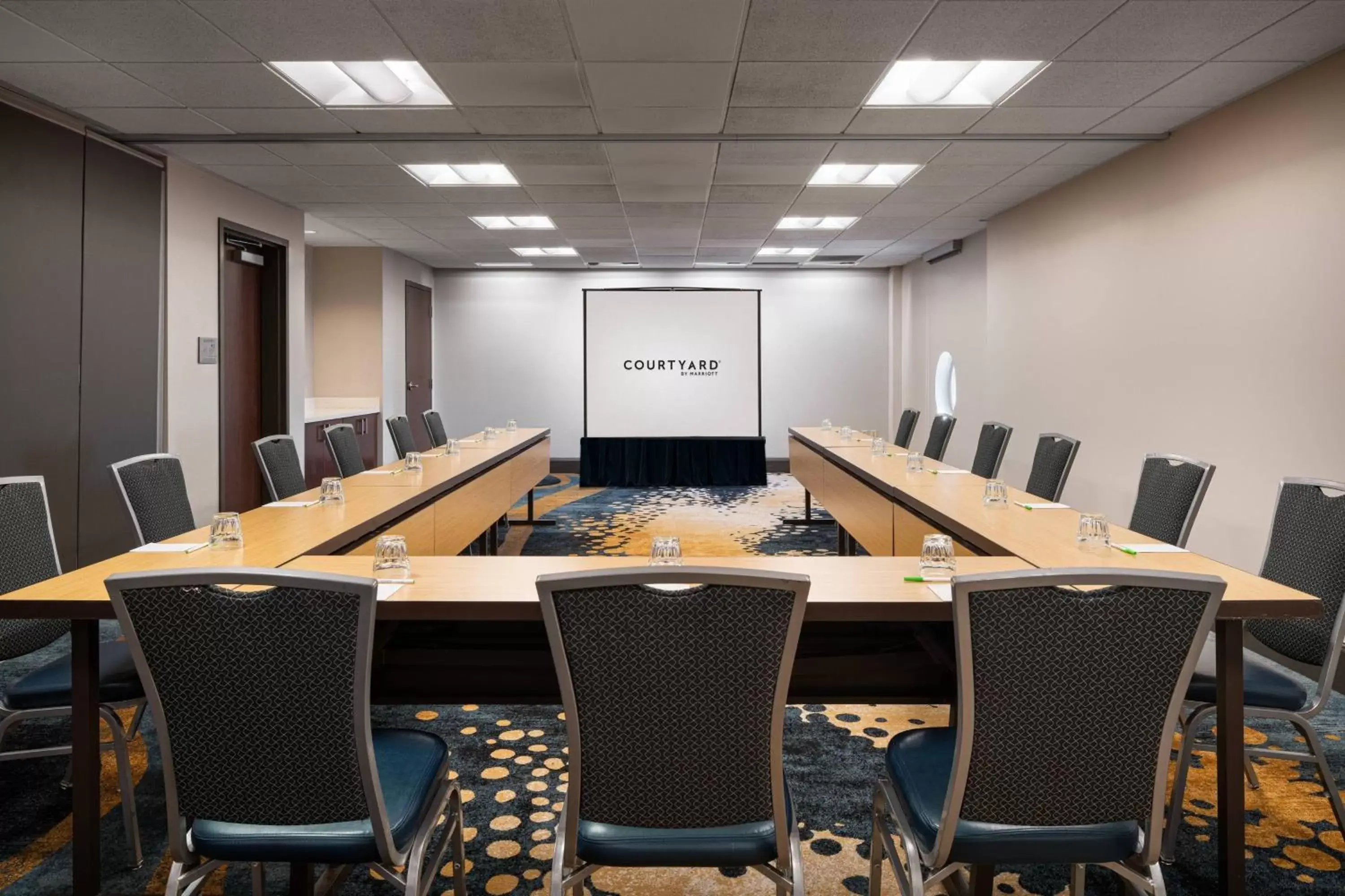 Meeting/conference room in Courtyard Seattle Downtown / Pioneer Square