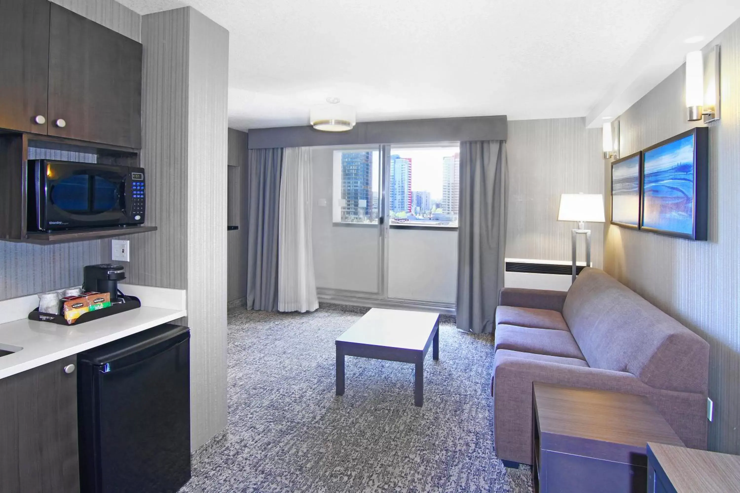 Bedroom, Seating Area in Holiday Inn Express and Suites Calgary, an IHG Hotel