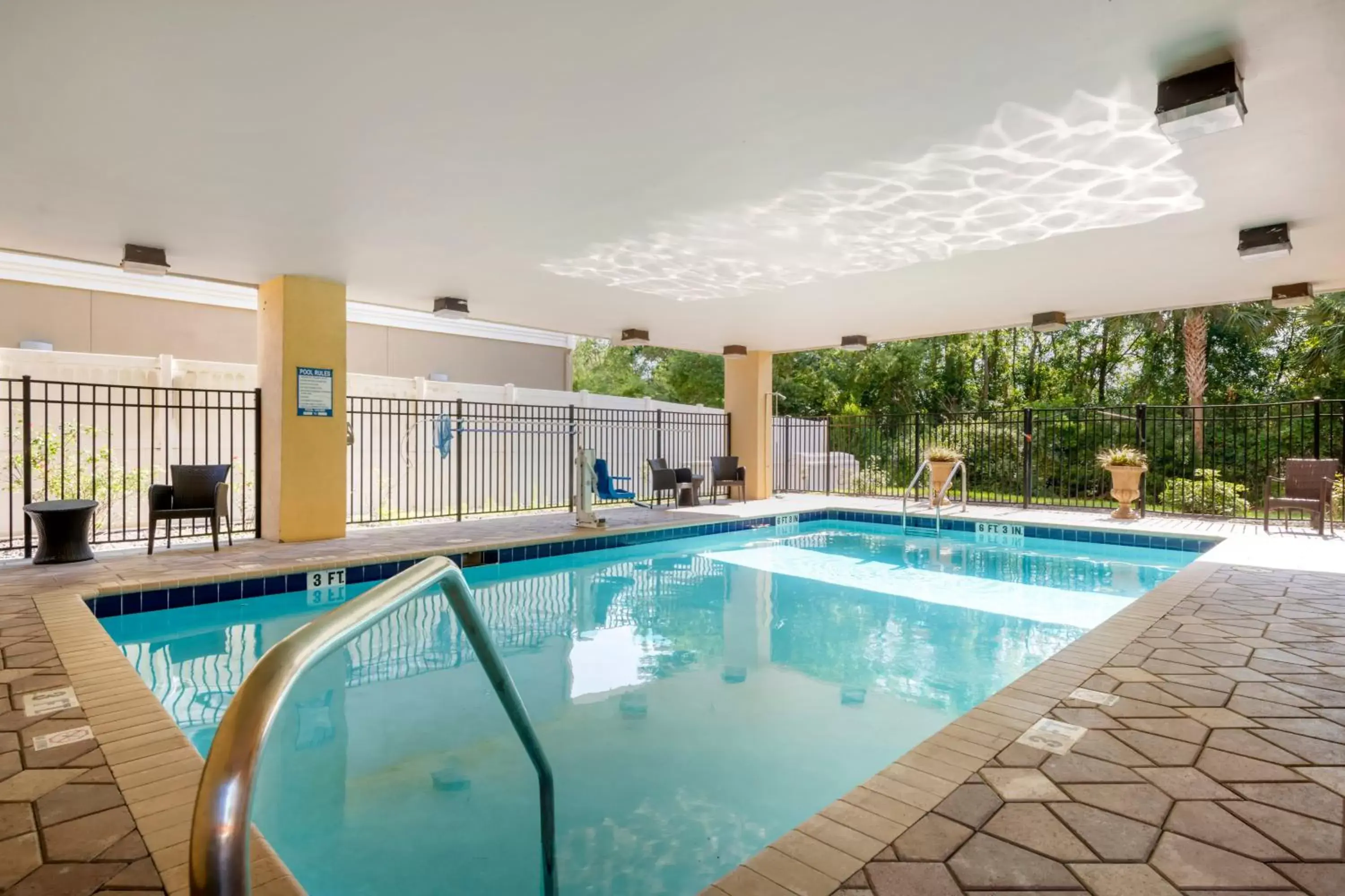 Swimming Pool in Comfort Suites West Jacksonville