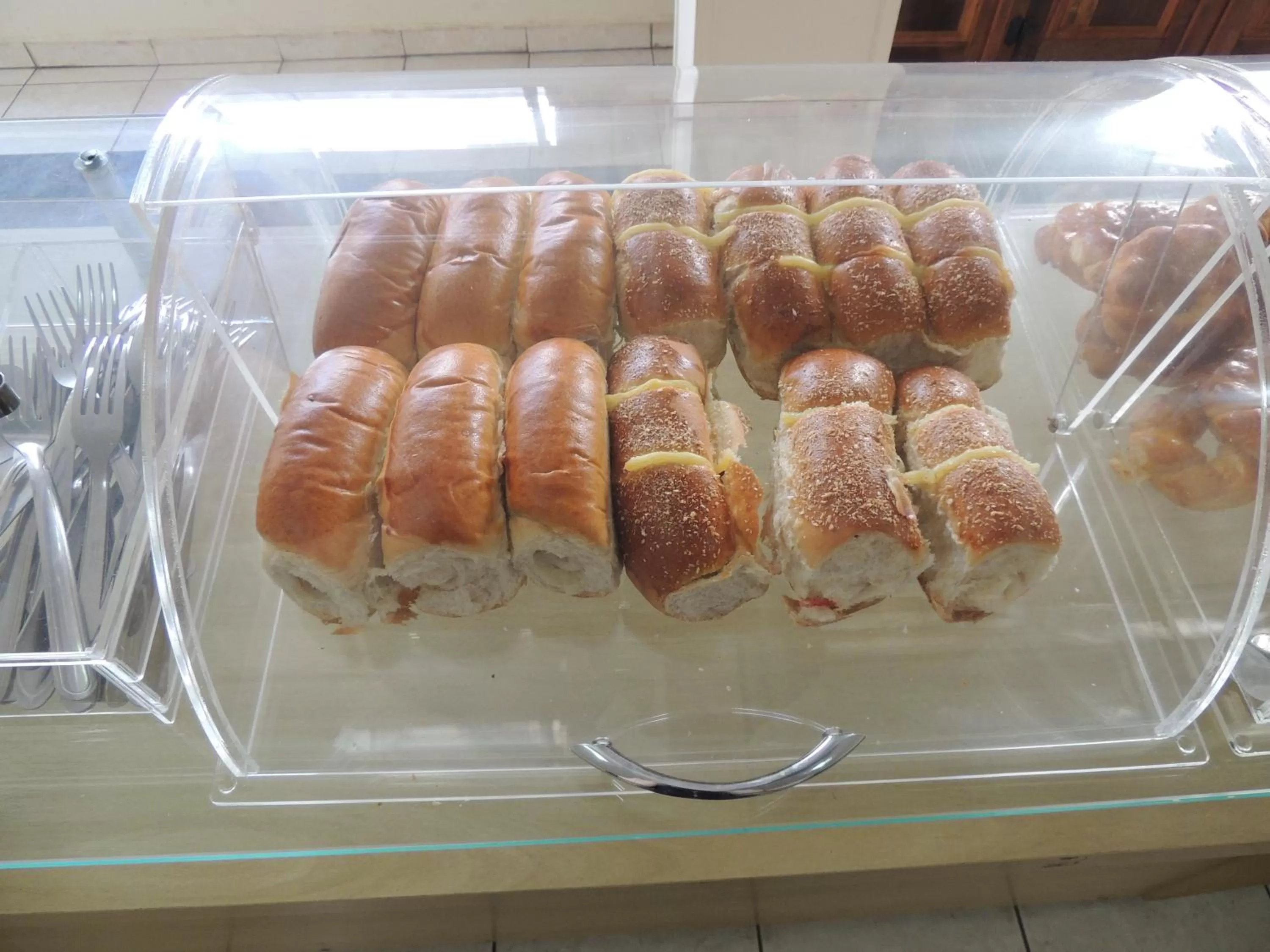 Breakfast, Food in Hotel Cruz Divinópolis - By UP Hotel