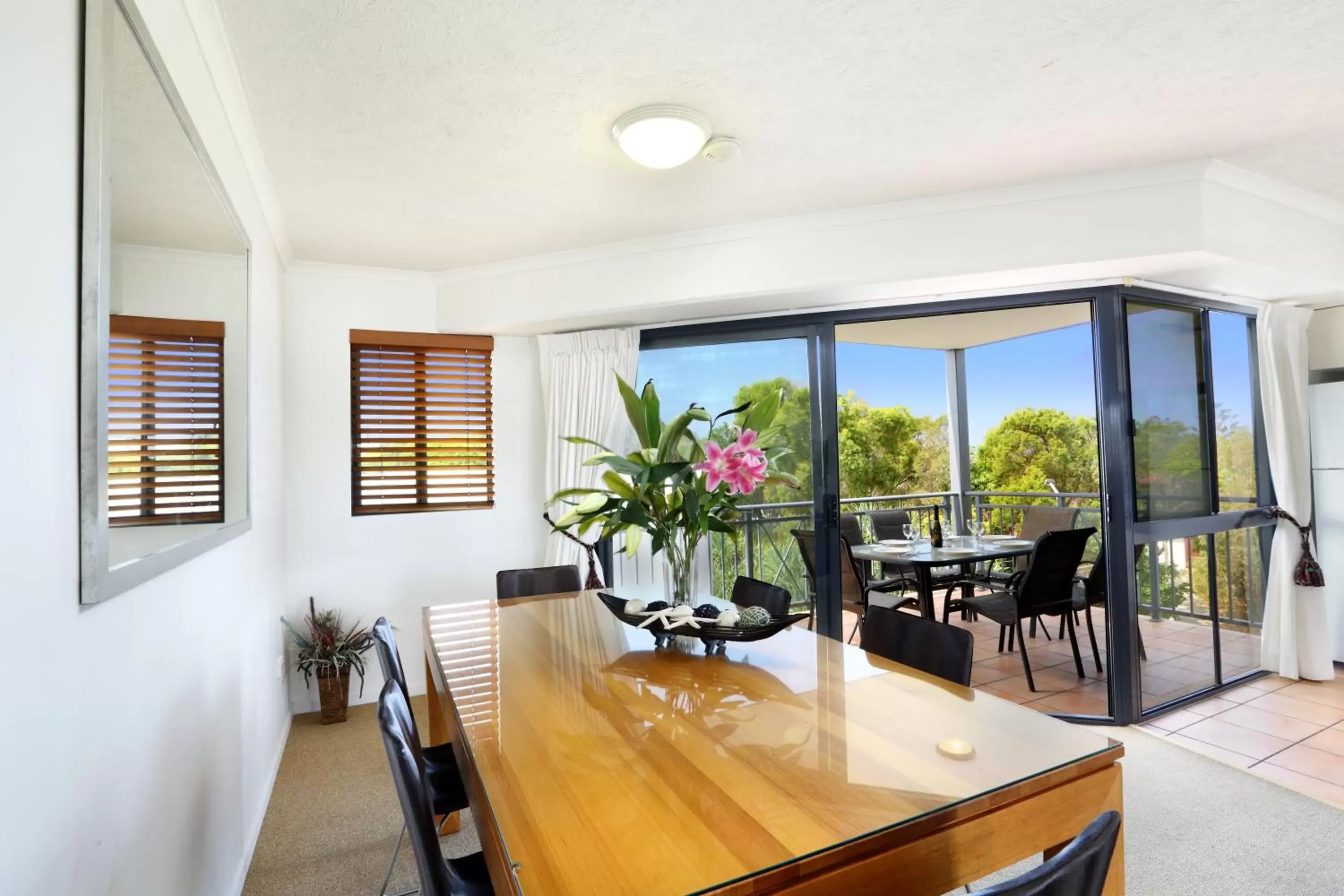 Dining Area in Portobello By The Sea