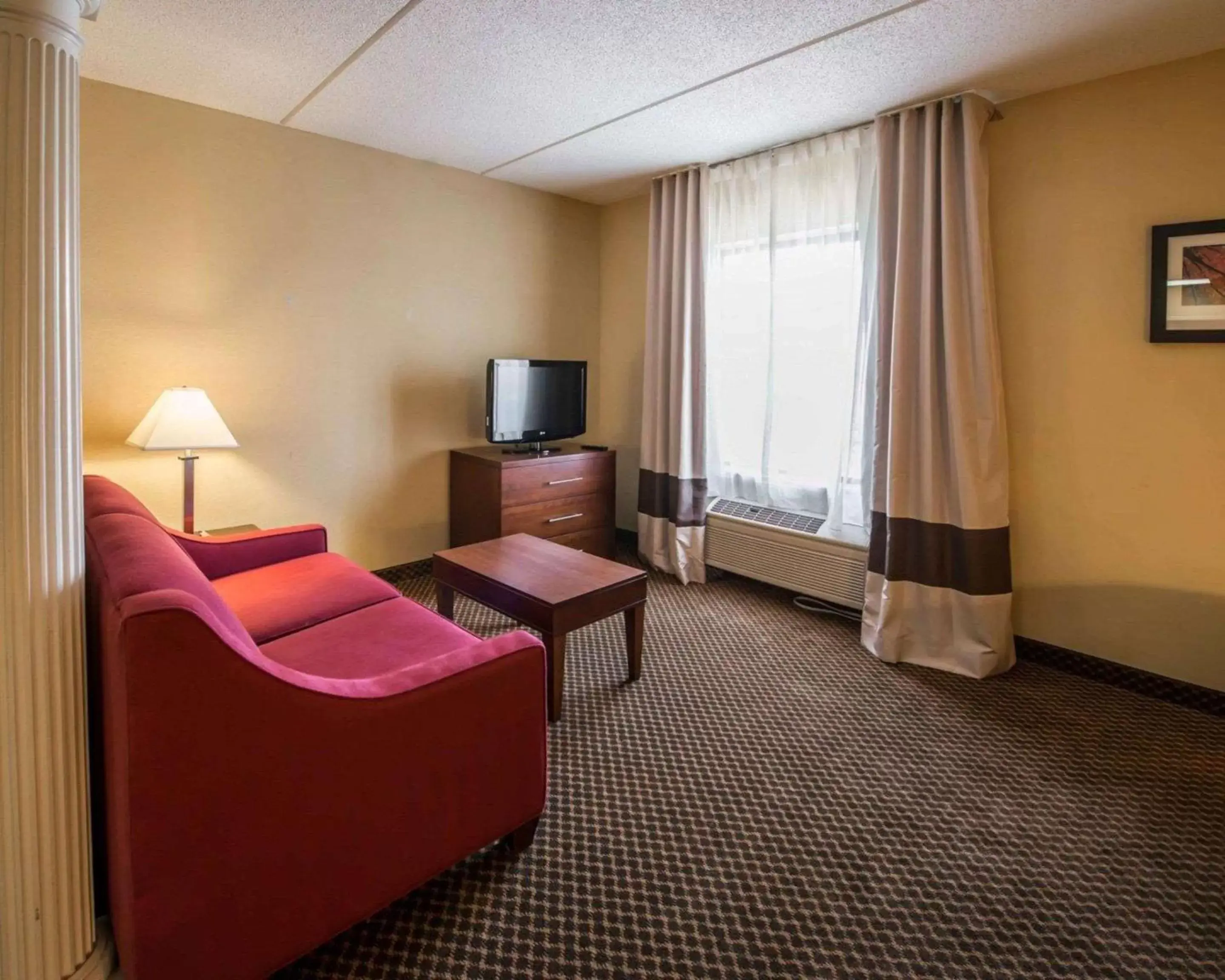 Photo of the whole room, Seating Area in Comfort Inn & Suites