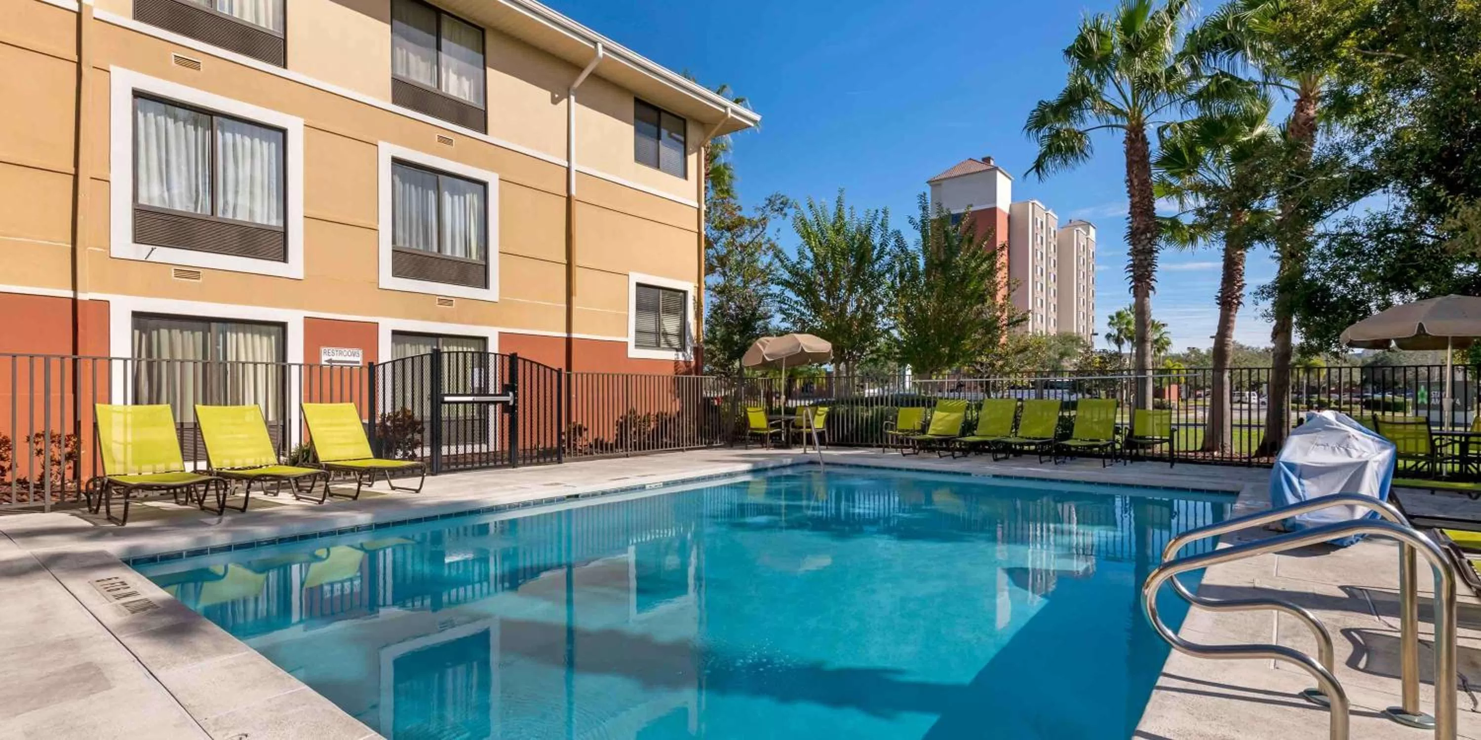 Pool view in Extended Stay America Suites - Orlando - Orlando Theme Parks - Vineland Rd