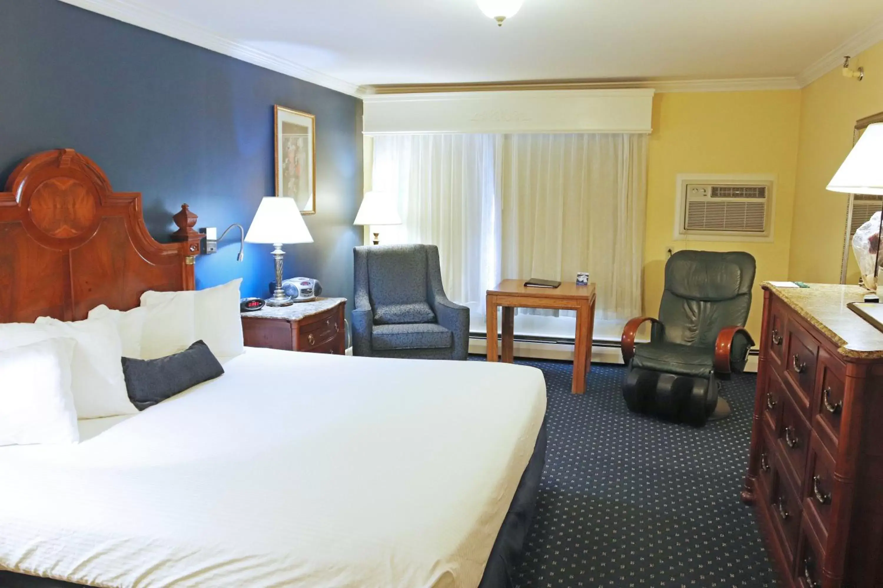 Bedroom in Best Western White House Inn