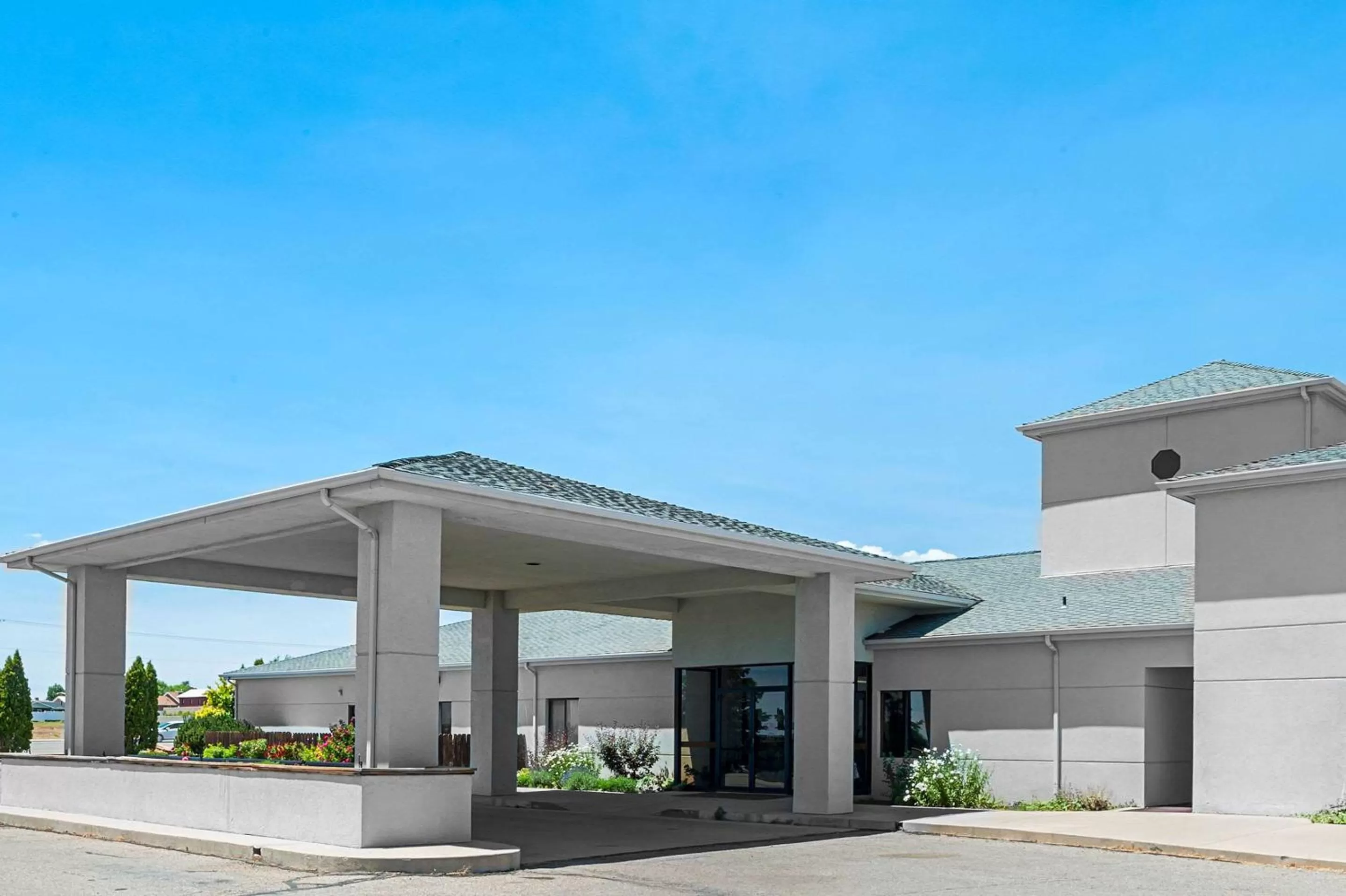 Property building in Rodeway Inn & Suites