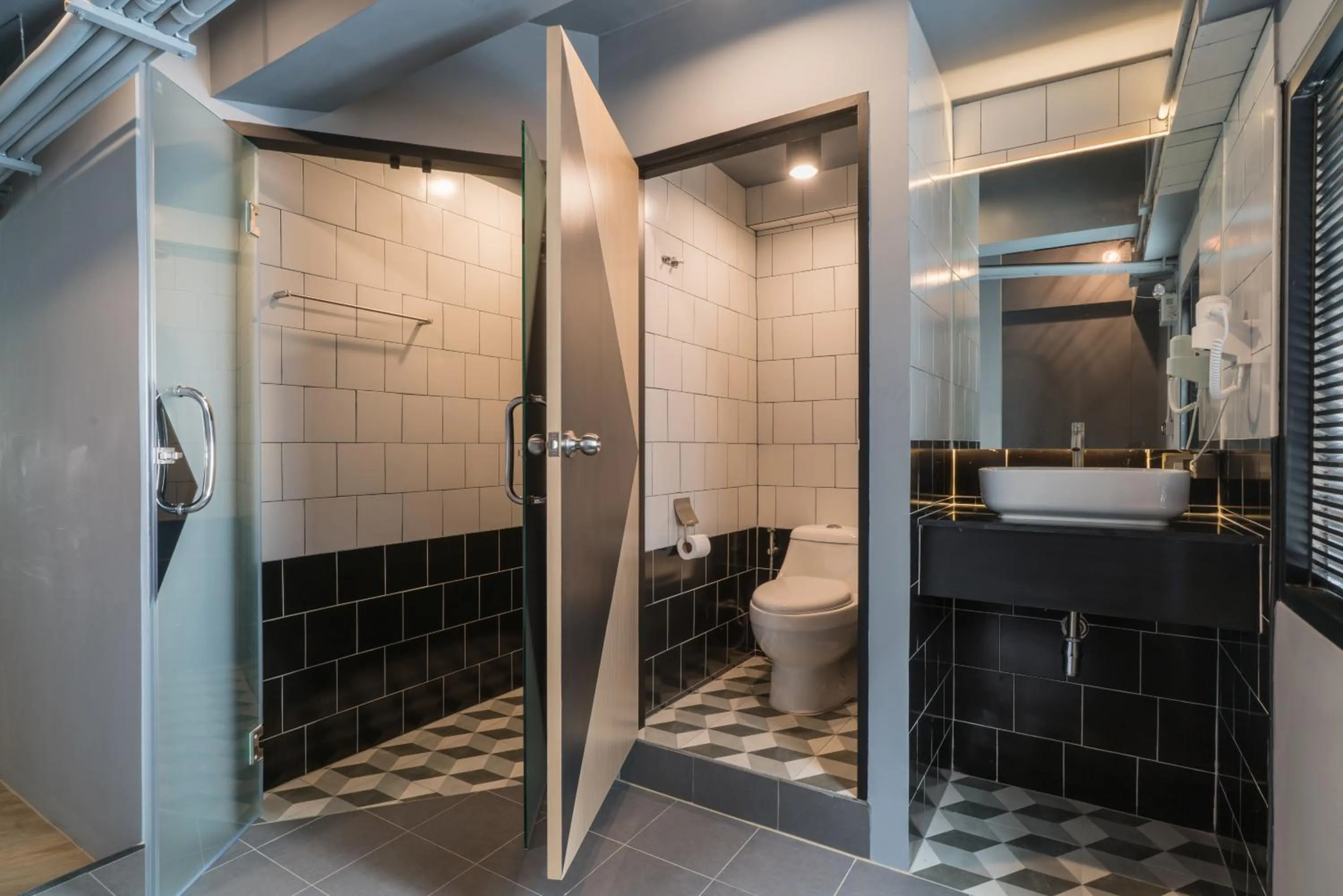 Public Bath in Sleep Box Patong Hostel