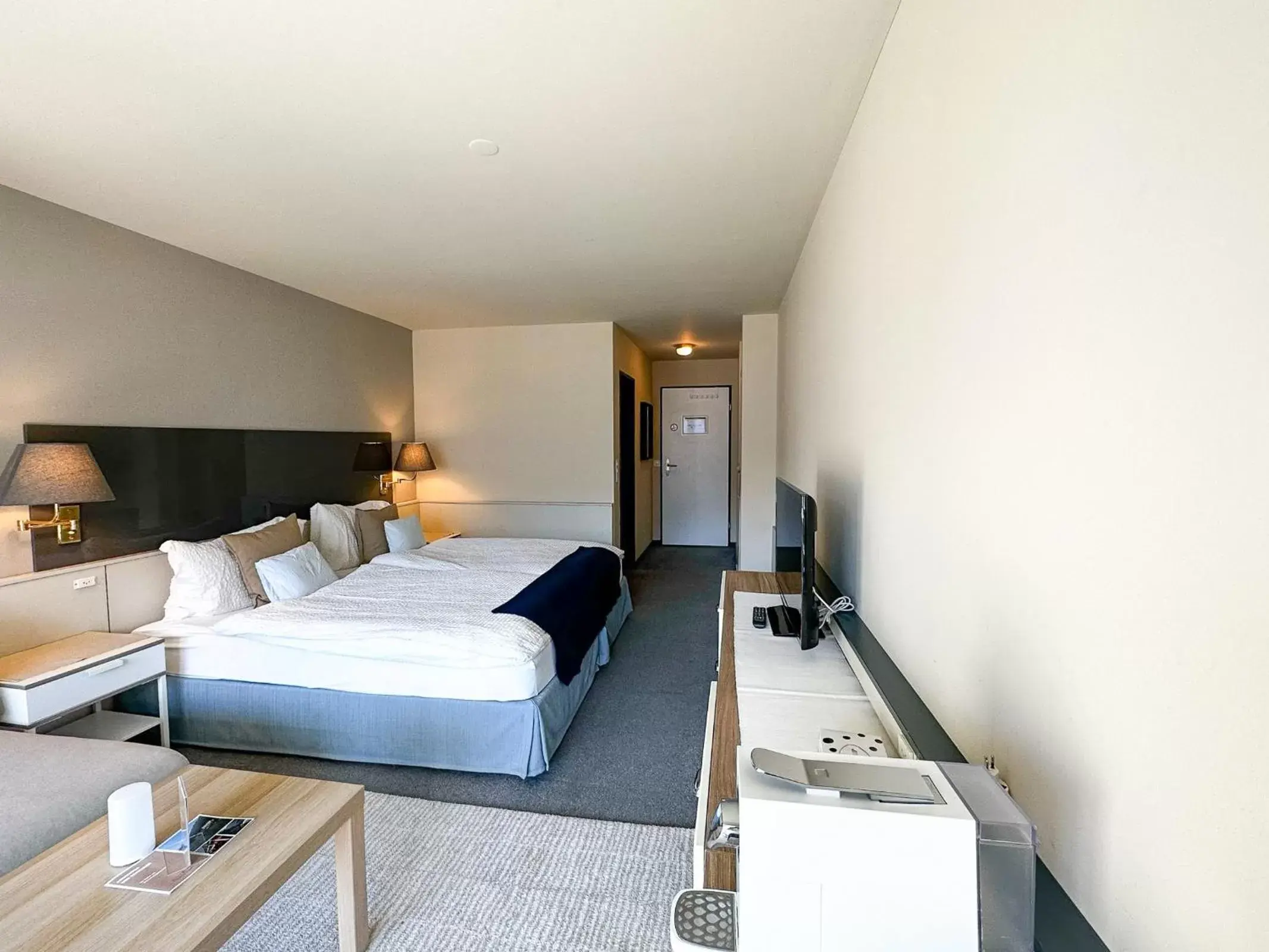 TV and multimedia, Bed in Seehotel Riviera at Lake Lucerne