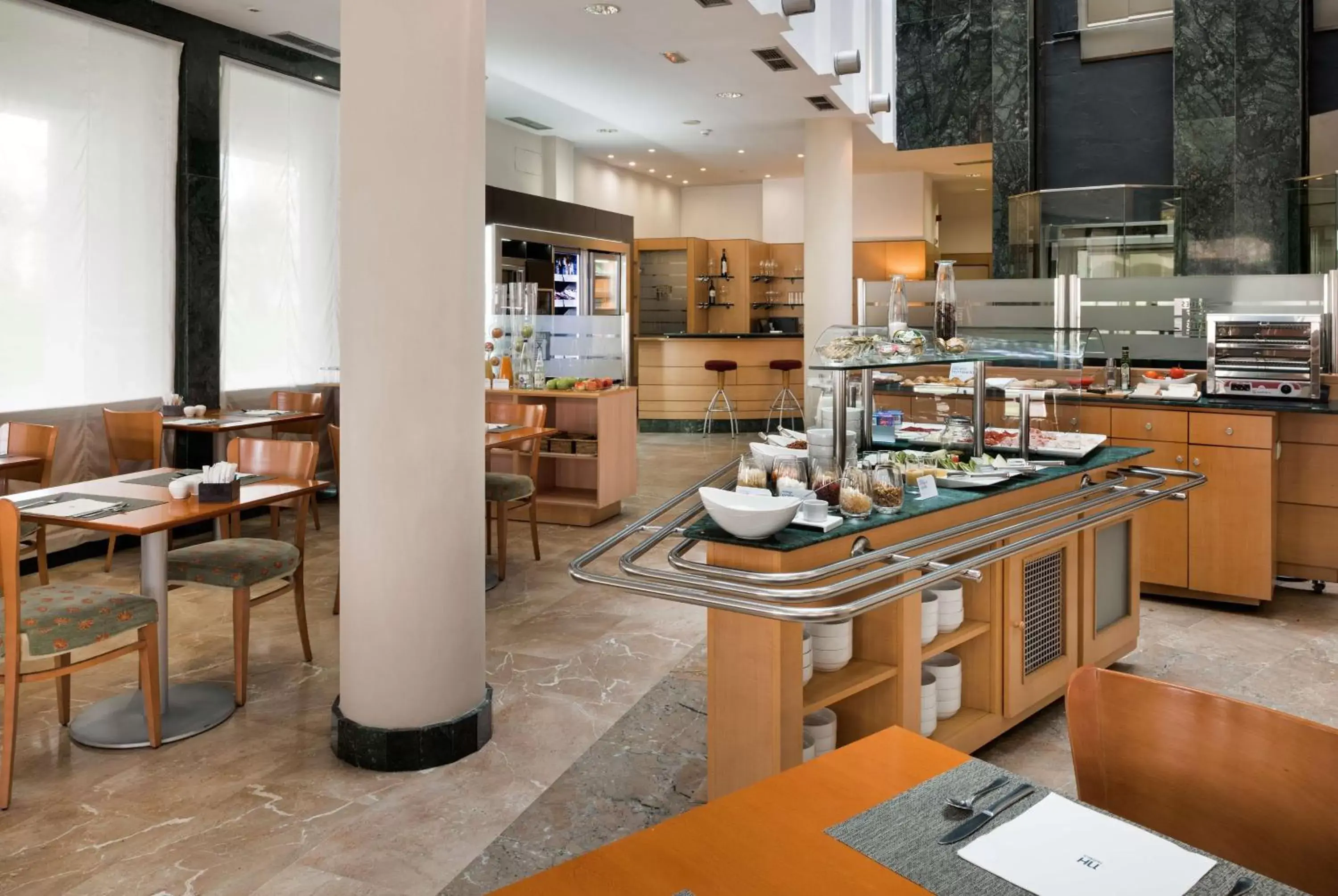 Restaurant/Places to Eat in Hotel Logroño Parque