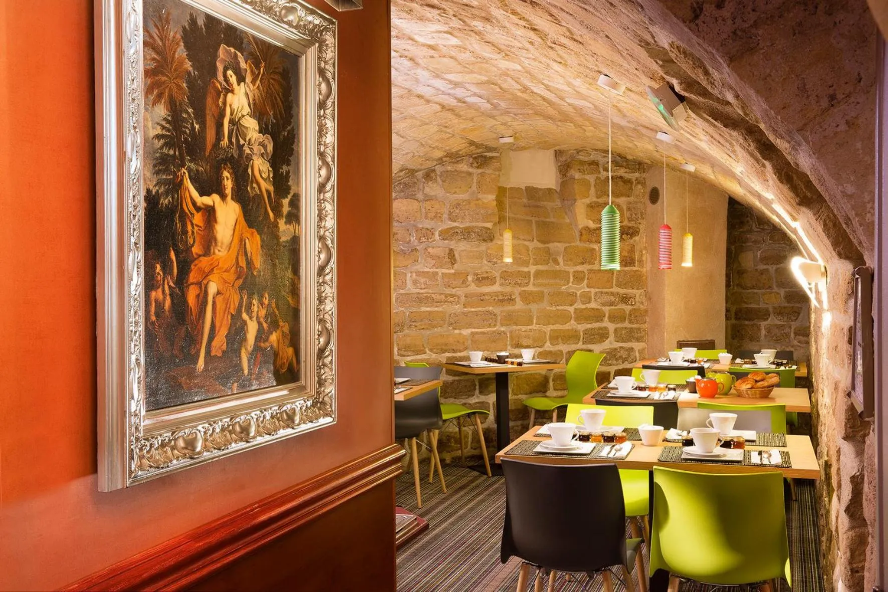 Buffet breakfast in Apollon Montparnasse