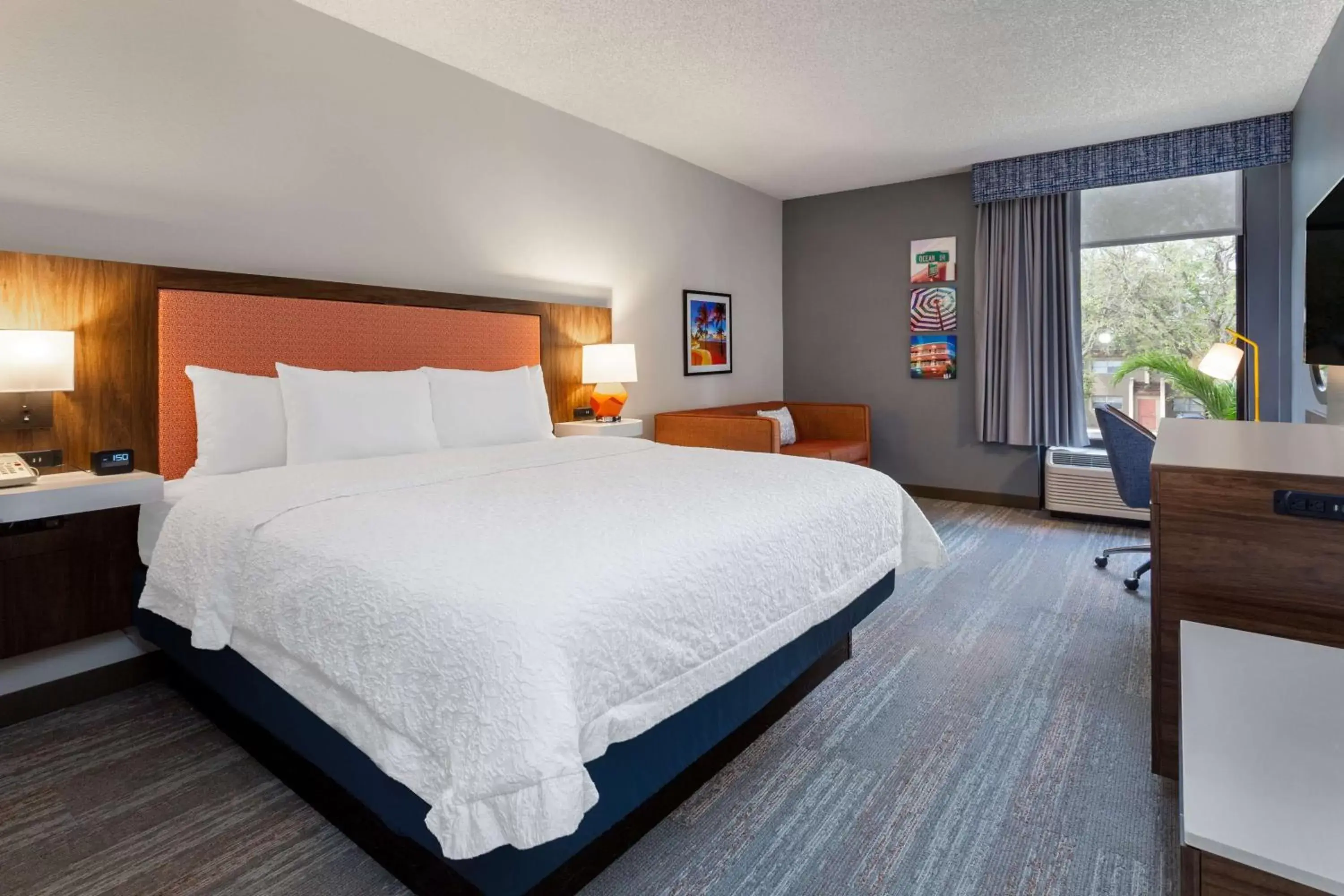Bedroom, Bed in Hampton Inn Commercial Boulevard-Fort Lauderdale