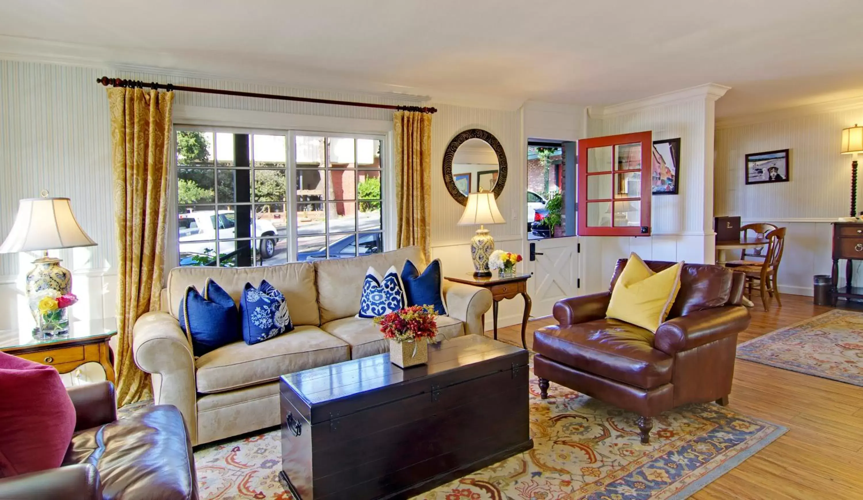 Lobby or reception, Seating Area in Wayside Inn