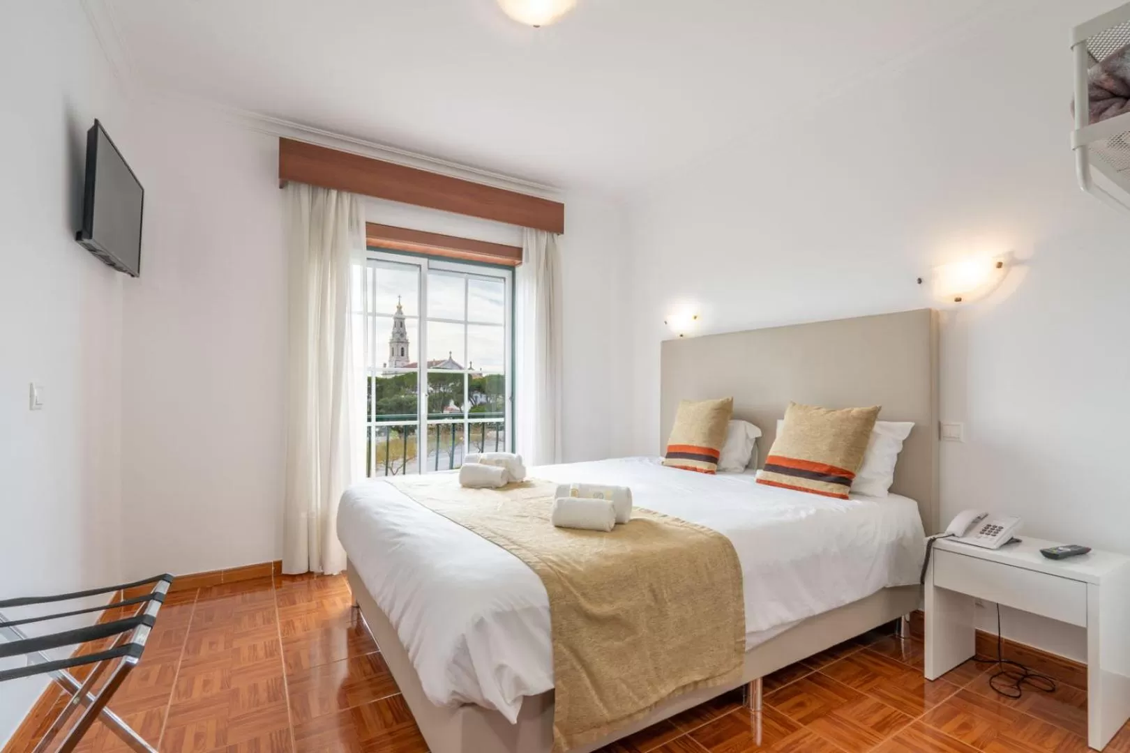 Bedroom, Bed in Hotel Padre Pio by Umbral