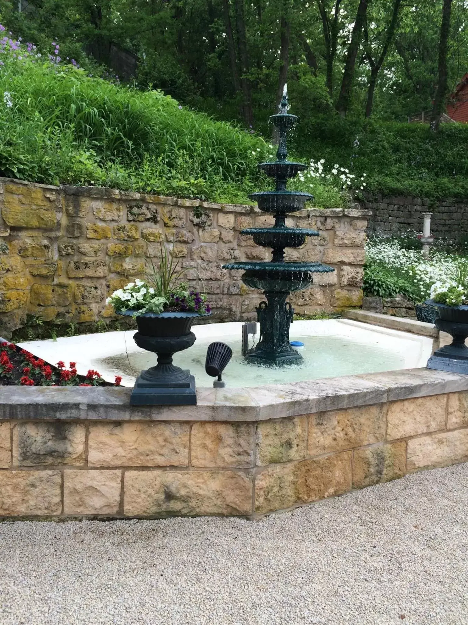 Garden, Swimming Pool in Riverboat Suites