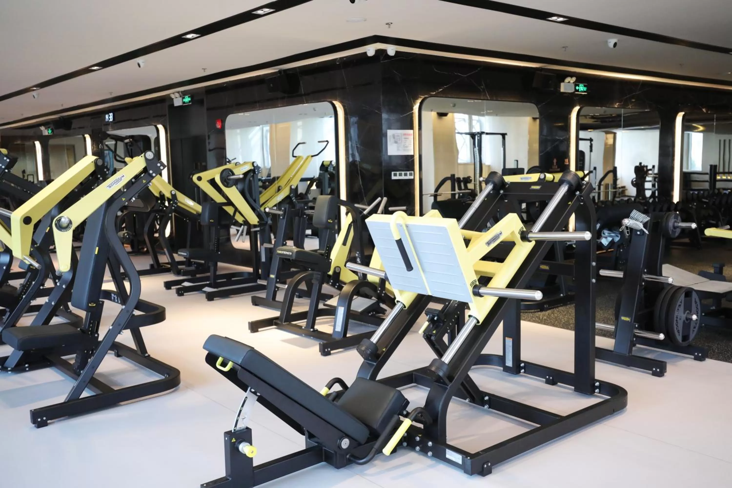 Fitness centre/facilities in Crowne Plaza Shenzhen Futian, Near to Shenzhen Convention&Exhibition Centre, Shenzhen Stock Exchange and Shenzhen Civic Center, Outdoor Heated Pool