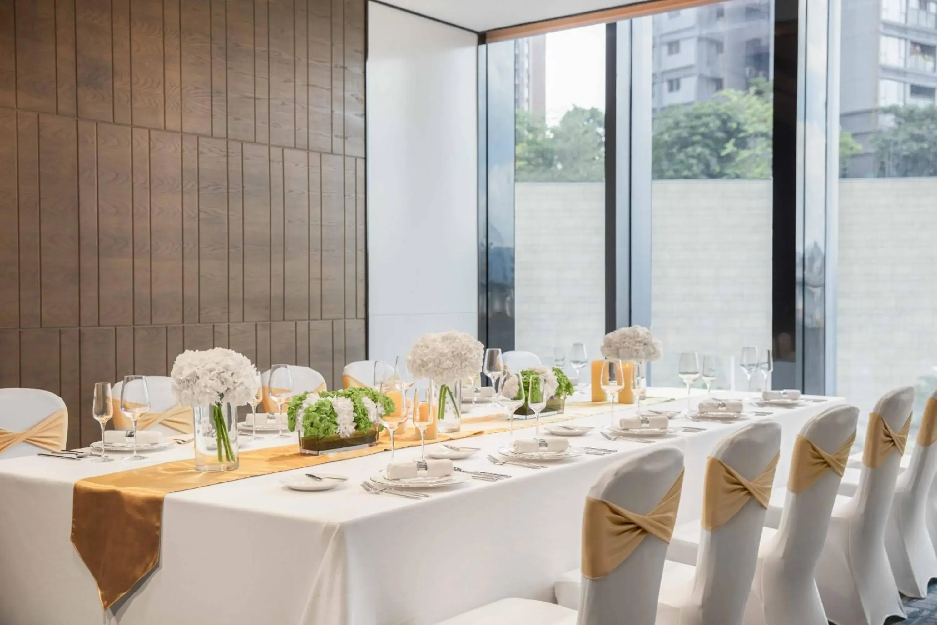 Meeting/conference room, Restaurant/Places to Eat in Courtyard by Marriott Shenzhen Bao'an