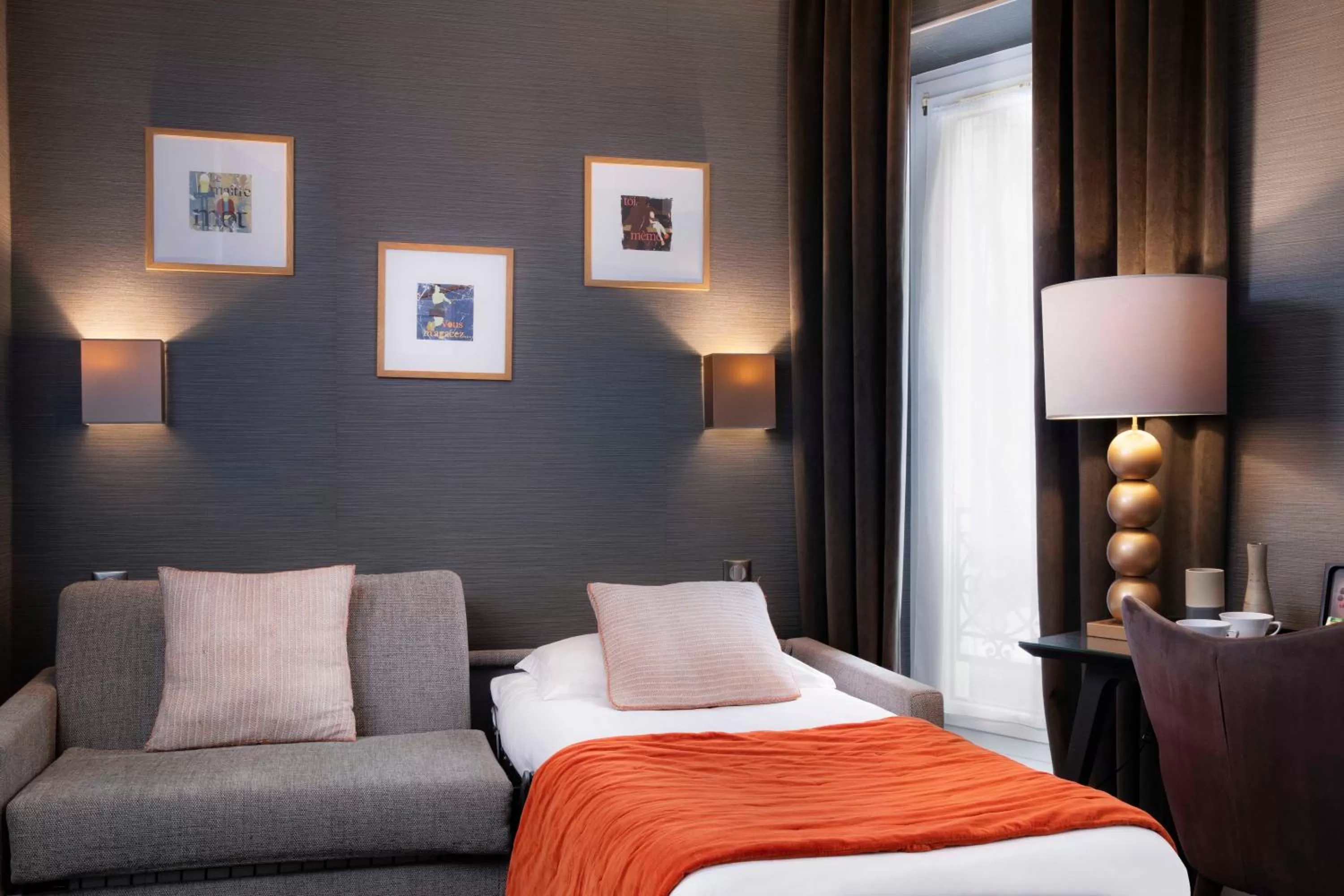 Bedroom, Bed in Hôtel Plaza Étoile