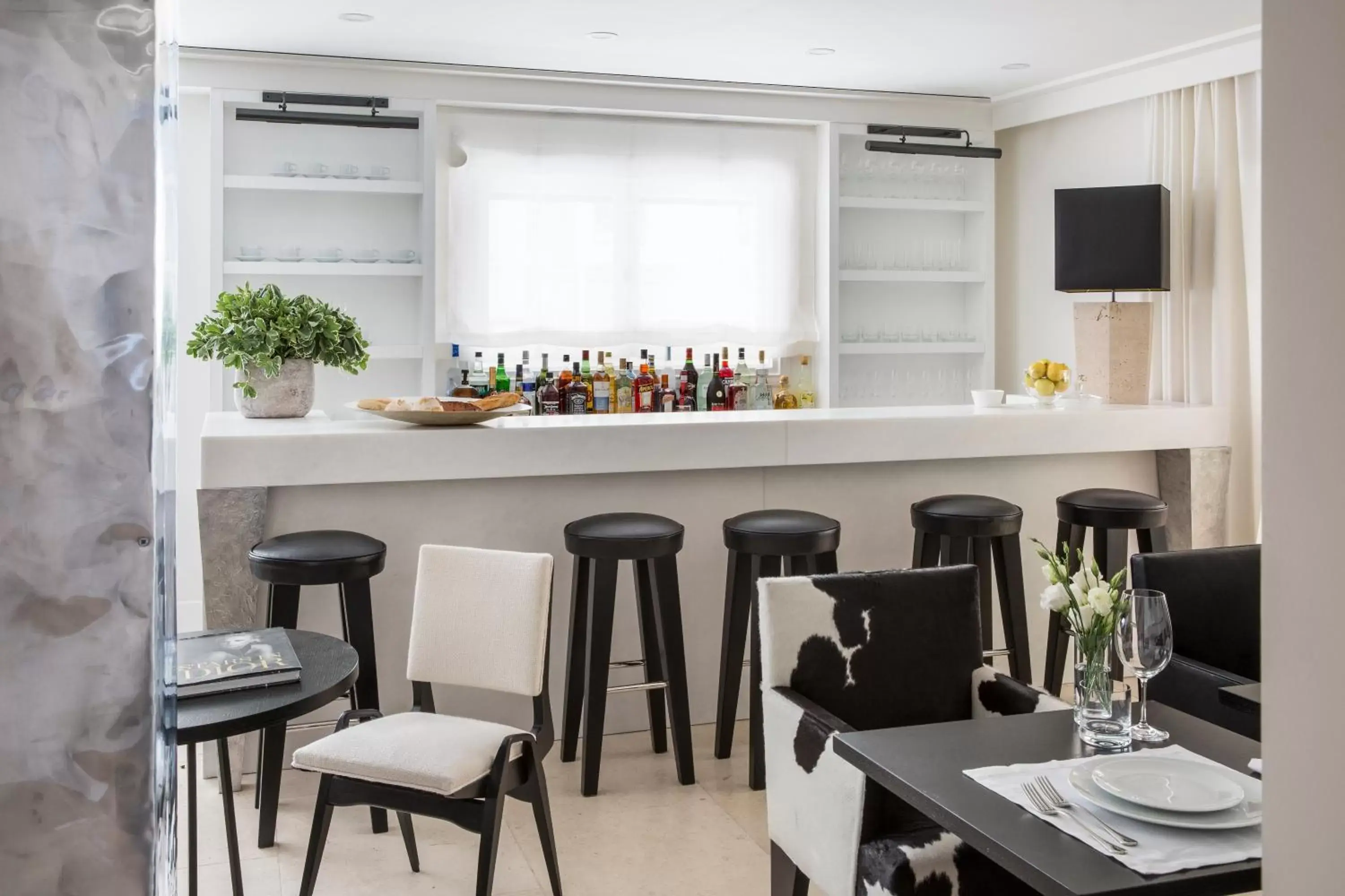 Lounge or bar, Restaurant/Places to Eat in White Villa Tel Aviv Hotel