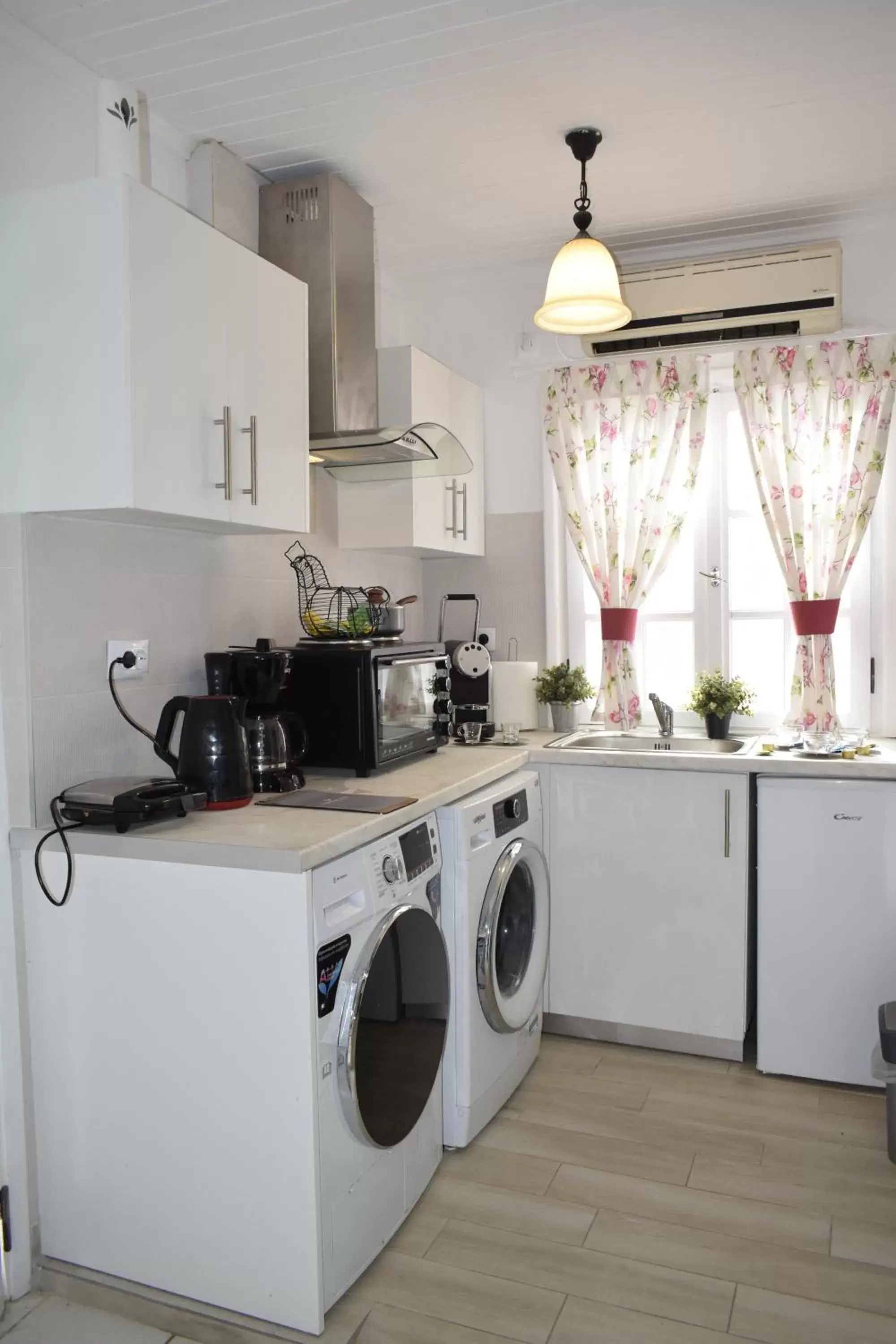 Kitchen/Kitchenette in Comfort Stay Airport Studios - FREE shuttle from the Athens airport