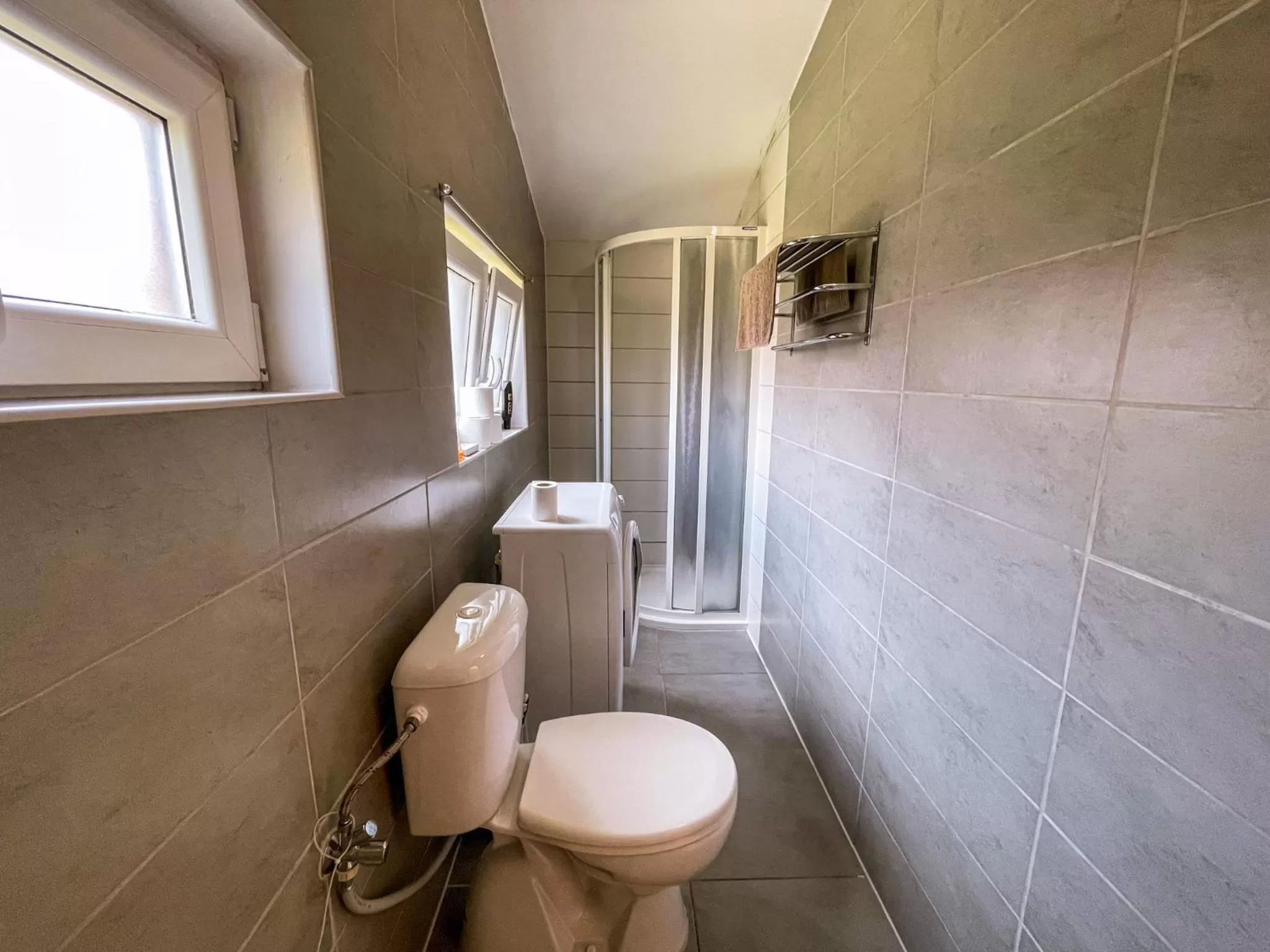 Shower in Hotel Aldo