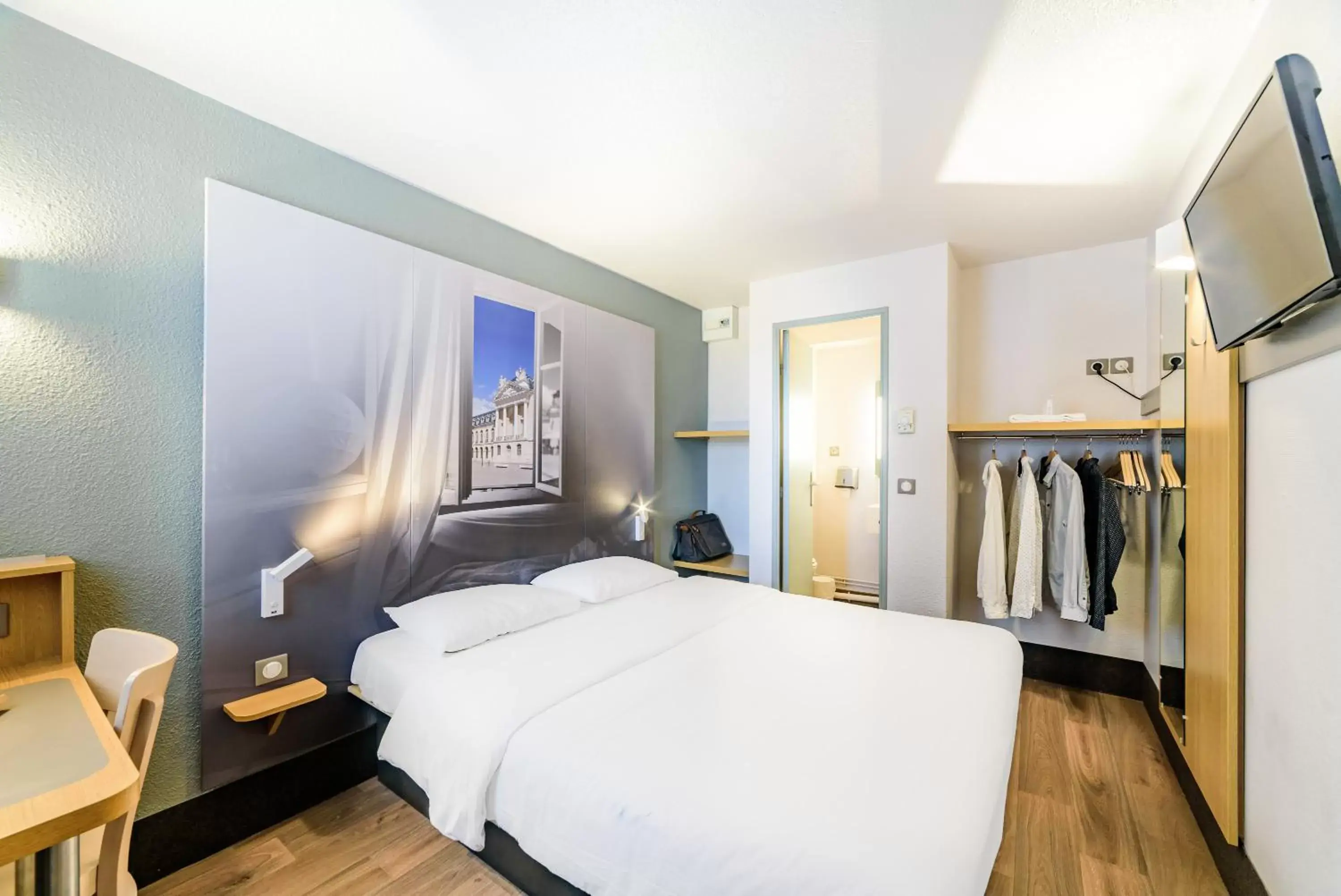 Bedroom in B&B HOTEL Dijon Marsannay