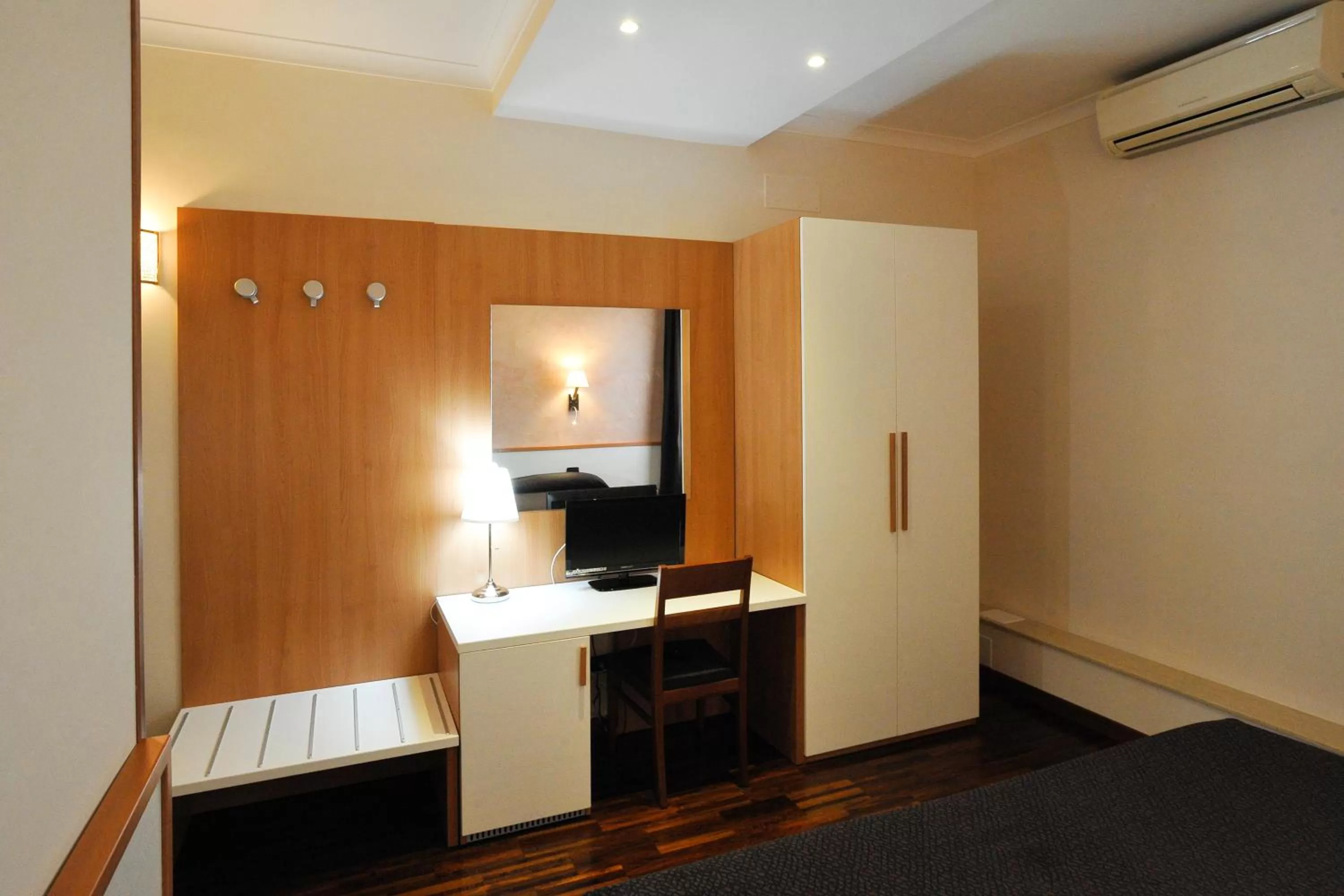 Bedroom, Bed in Hotel Roma Tiburtina Metro