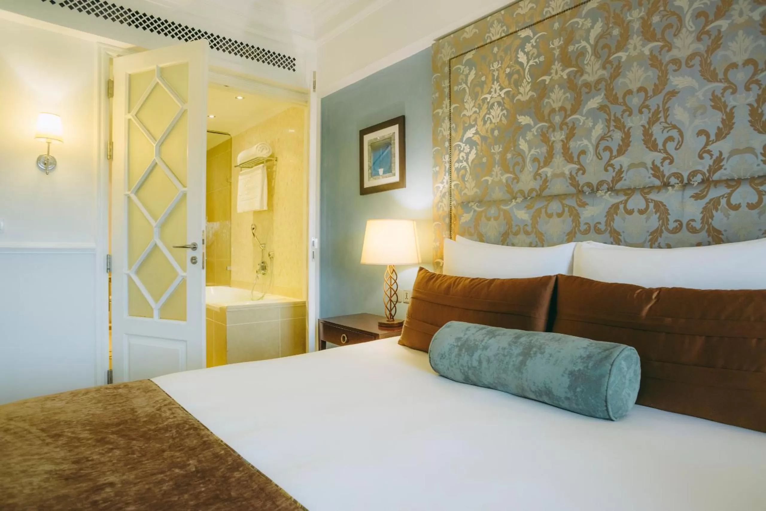 Bed in Villa Rosa Kempinski