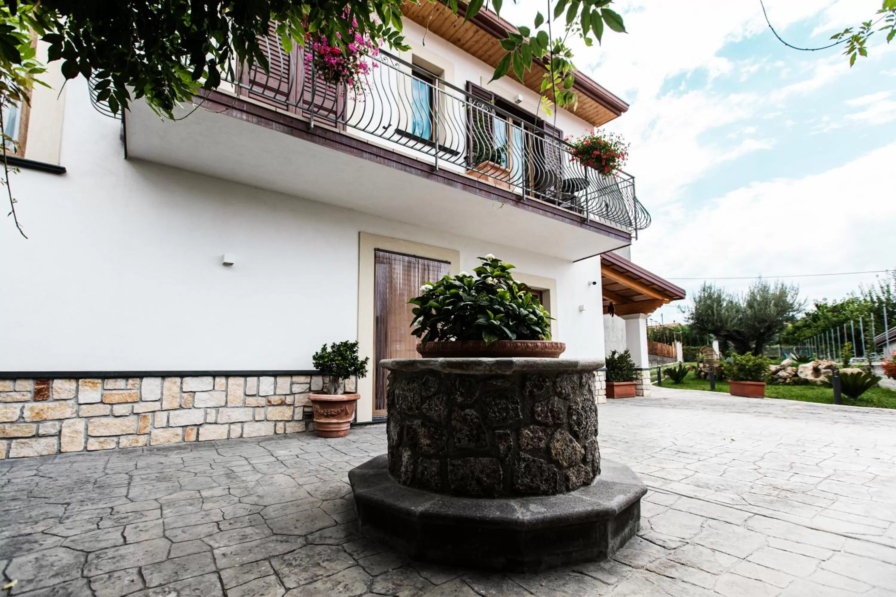 Property building in Al Chiaro di Luna
