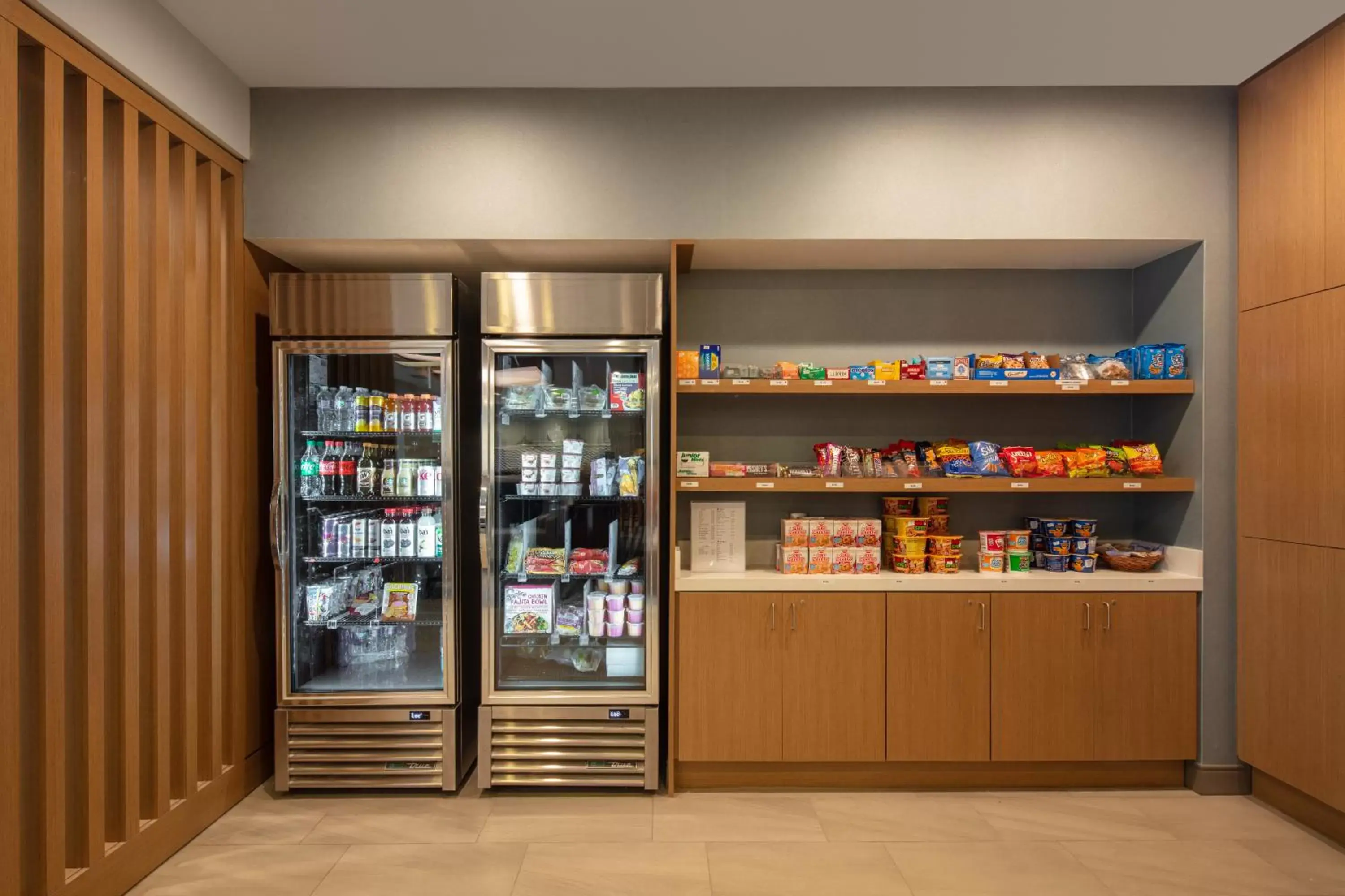 Food and drinks in Holiday Inn Express Bothell by IHG Food and drinks in Holiday Inn Express Bothell by IHG