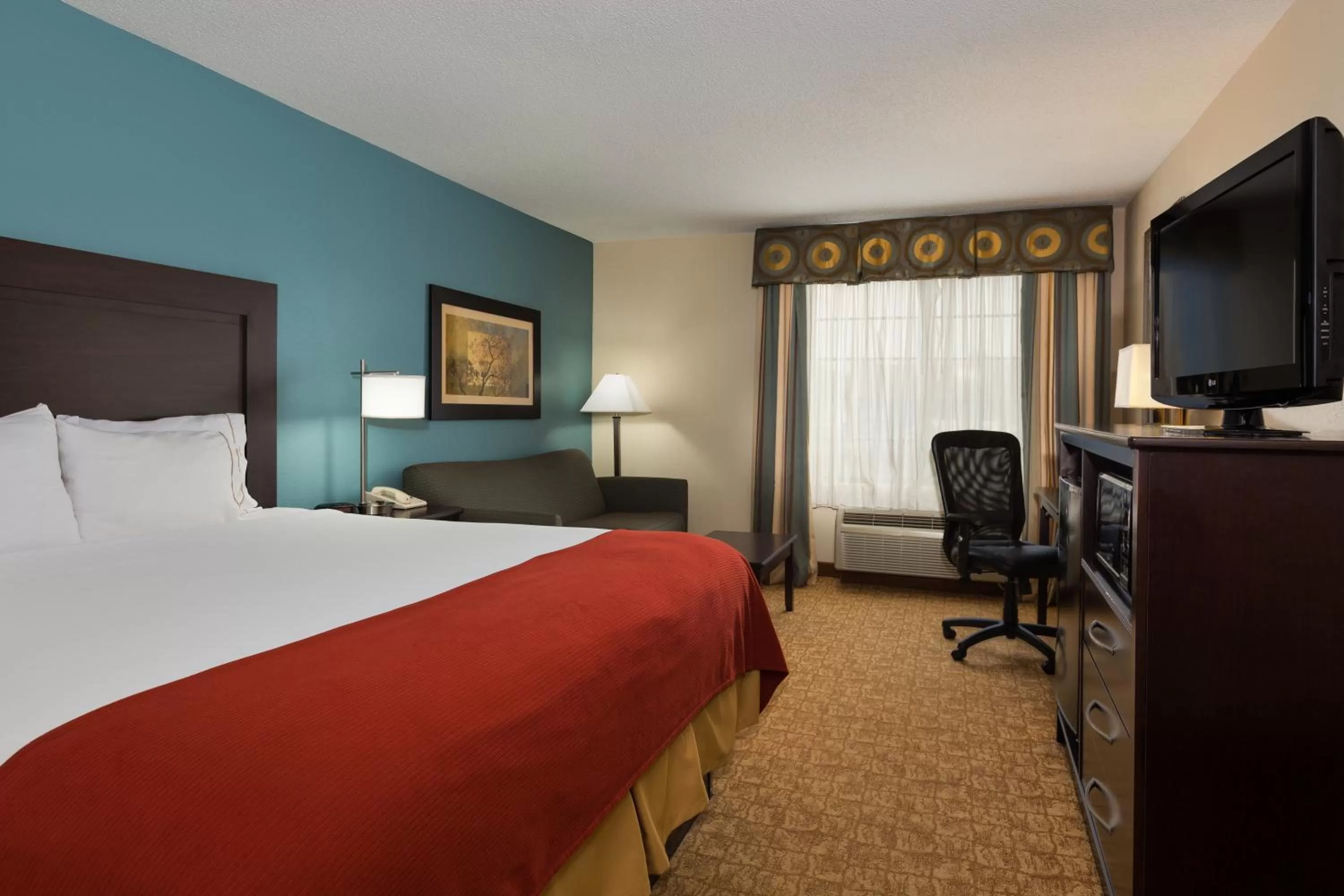 Staff, Bed in Holiday Inn Express Winston-Salem by IHG