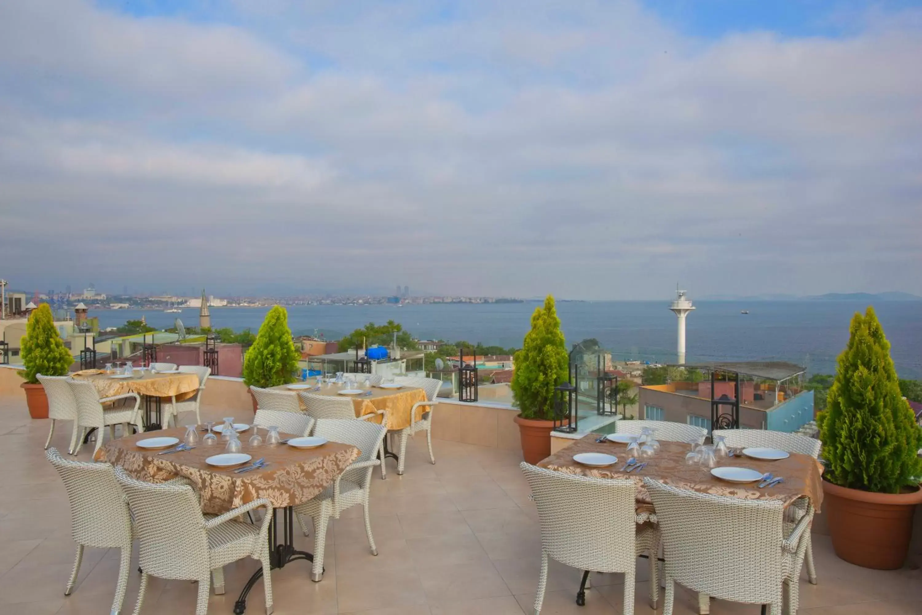 Balcony/Terrace, Restaurant/Places to Eat in Aren Suites