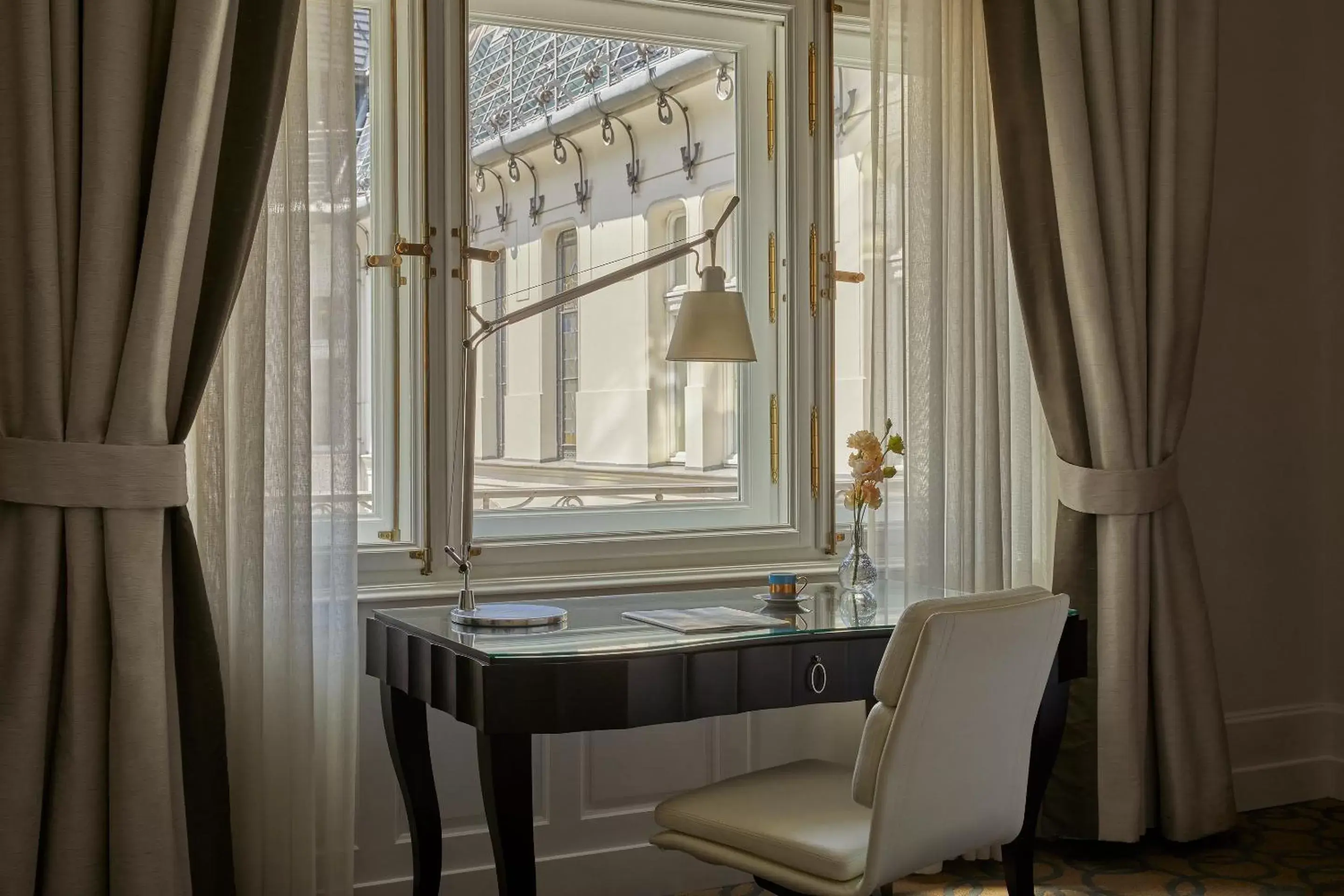 View (from property/room), Dining Area in Four Seasons Hotel Gresham Palace Budapest