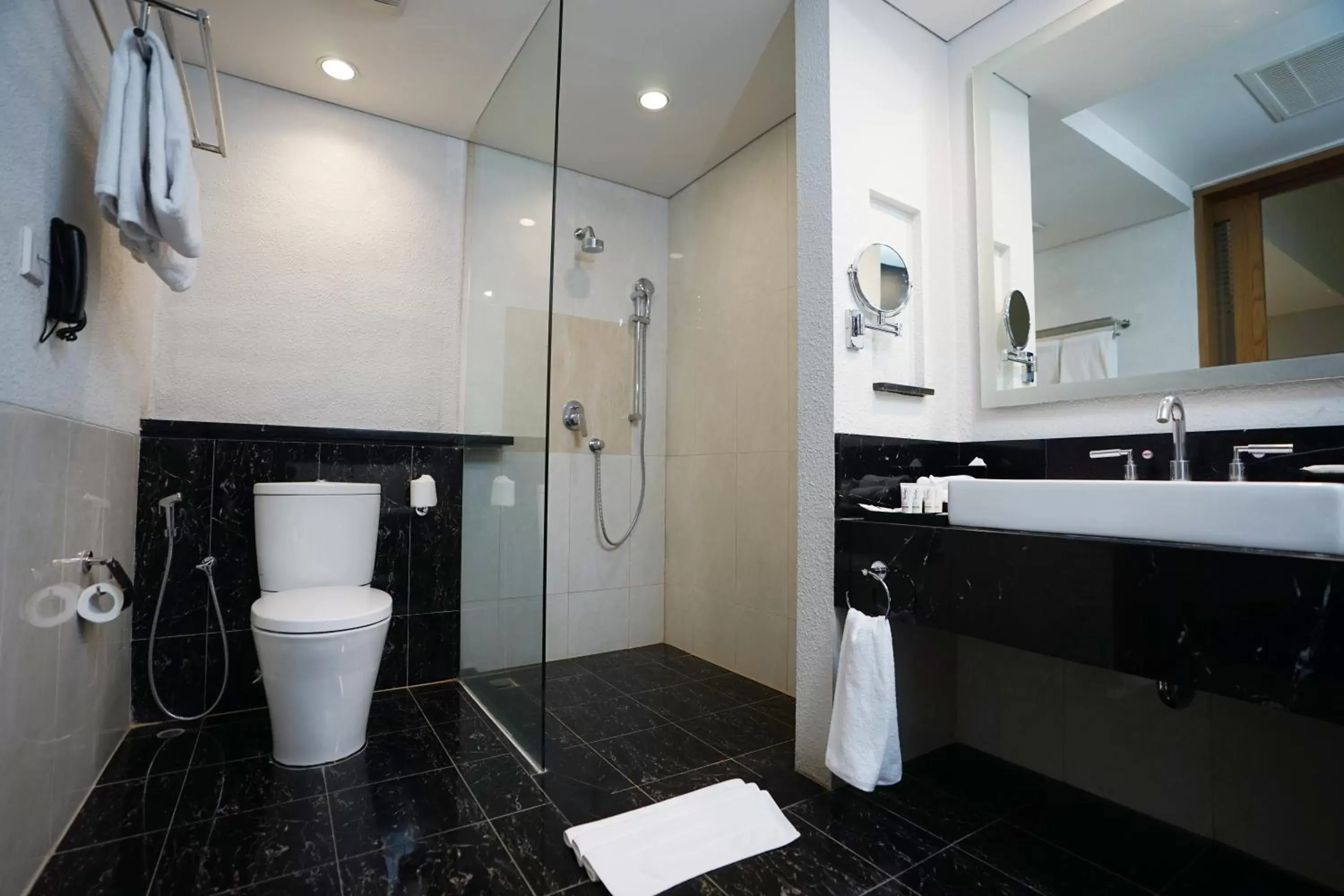Shower, Bathroom in Holiday Inn Bandung Pasteur, an IHG Hotel