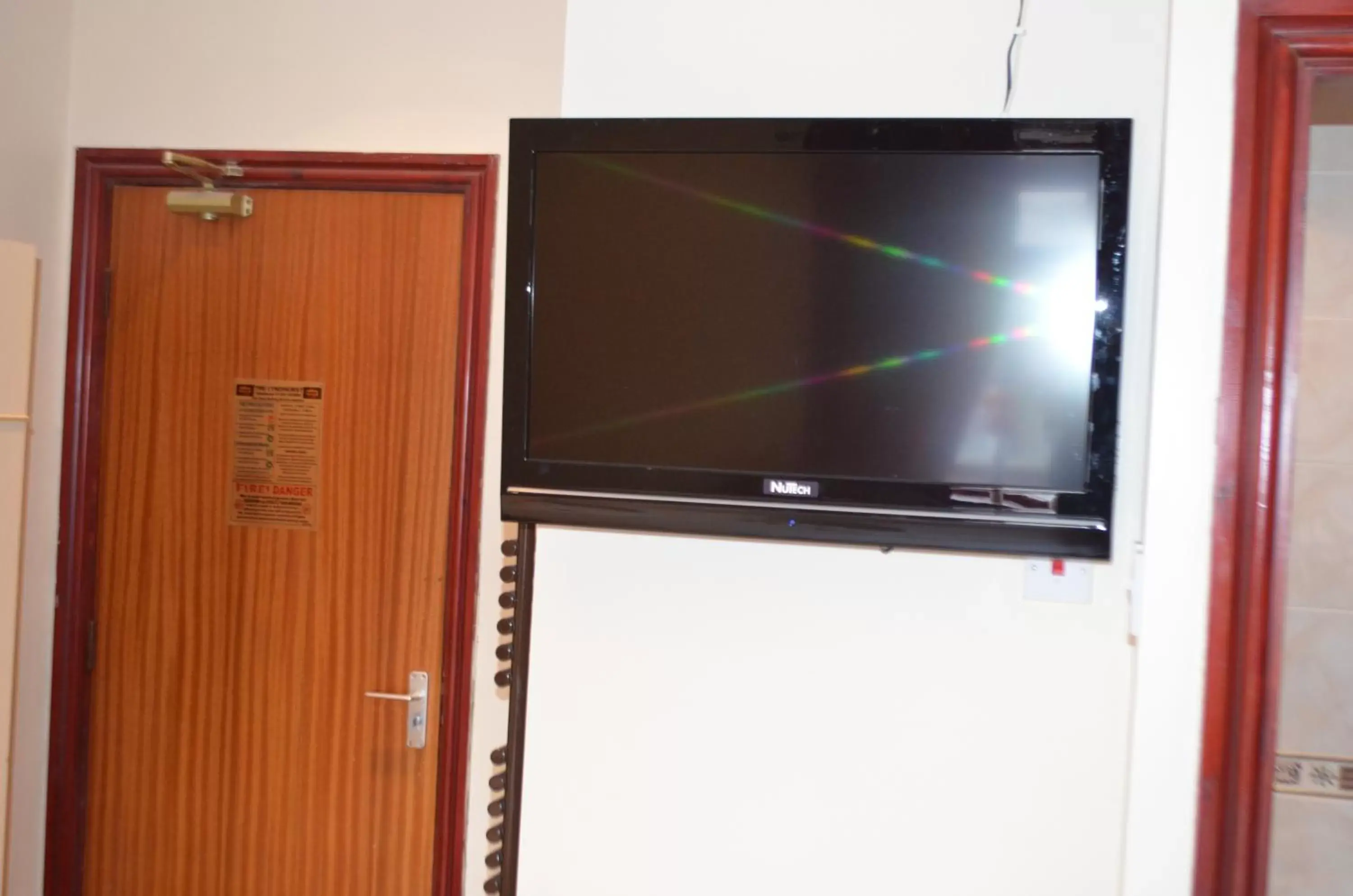 TV and multimedia, TV/Entertainment Center in Lyndhurst Hotel